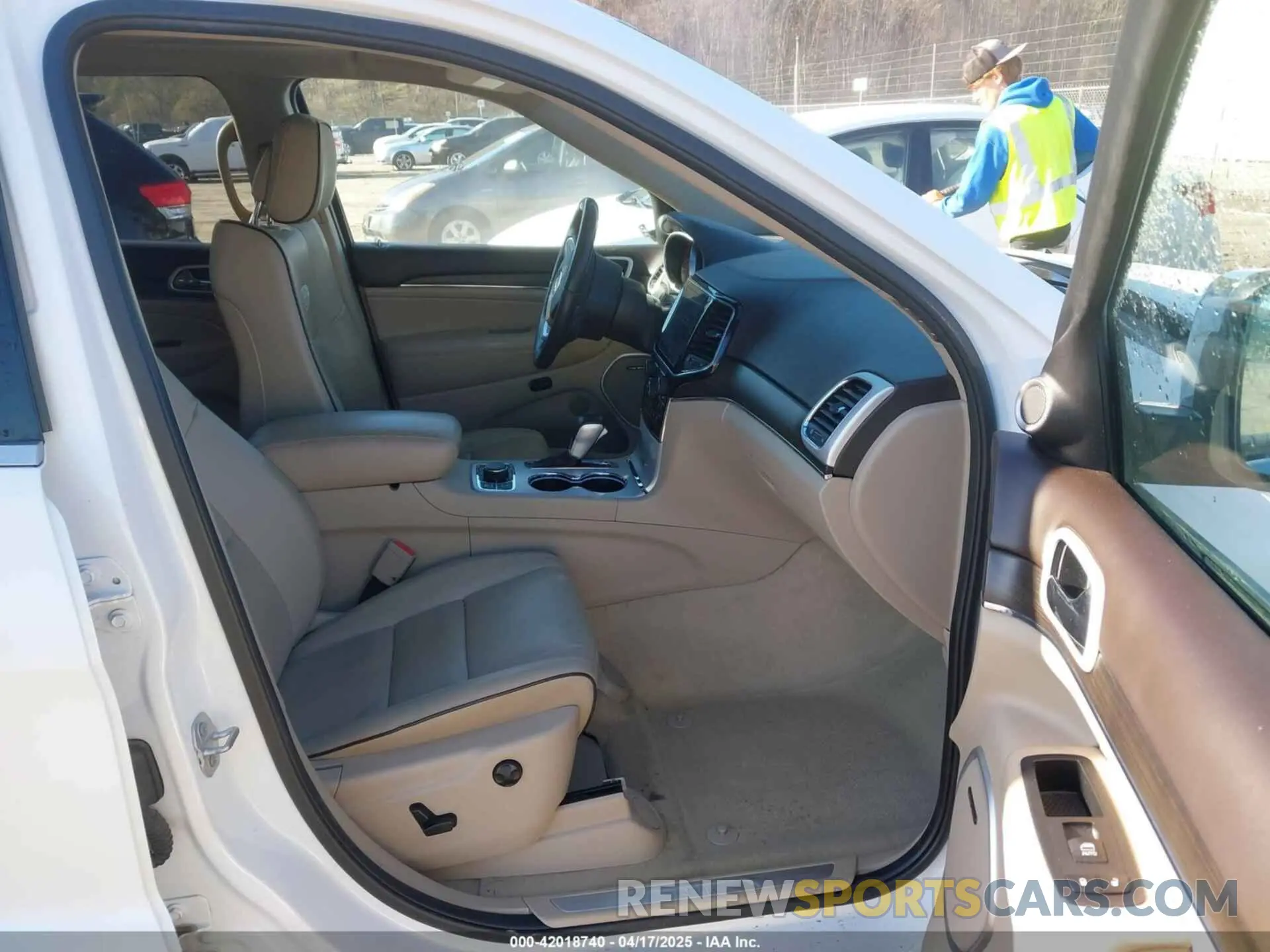 5 Photograph of a damaged car 1C4RJFCT2LC213189 JEEP GRAND CHEROKEE 2020