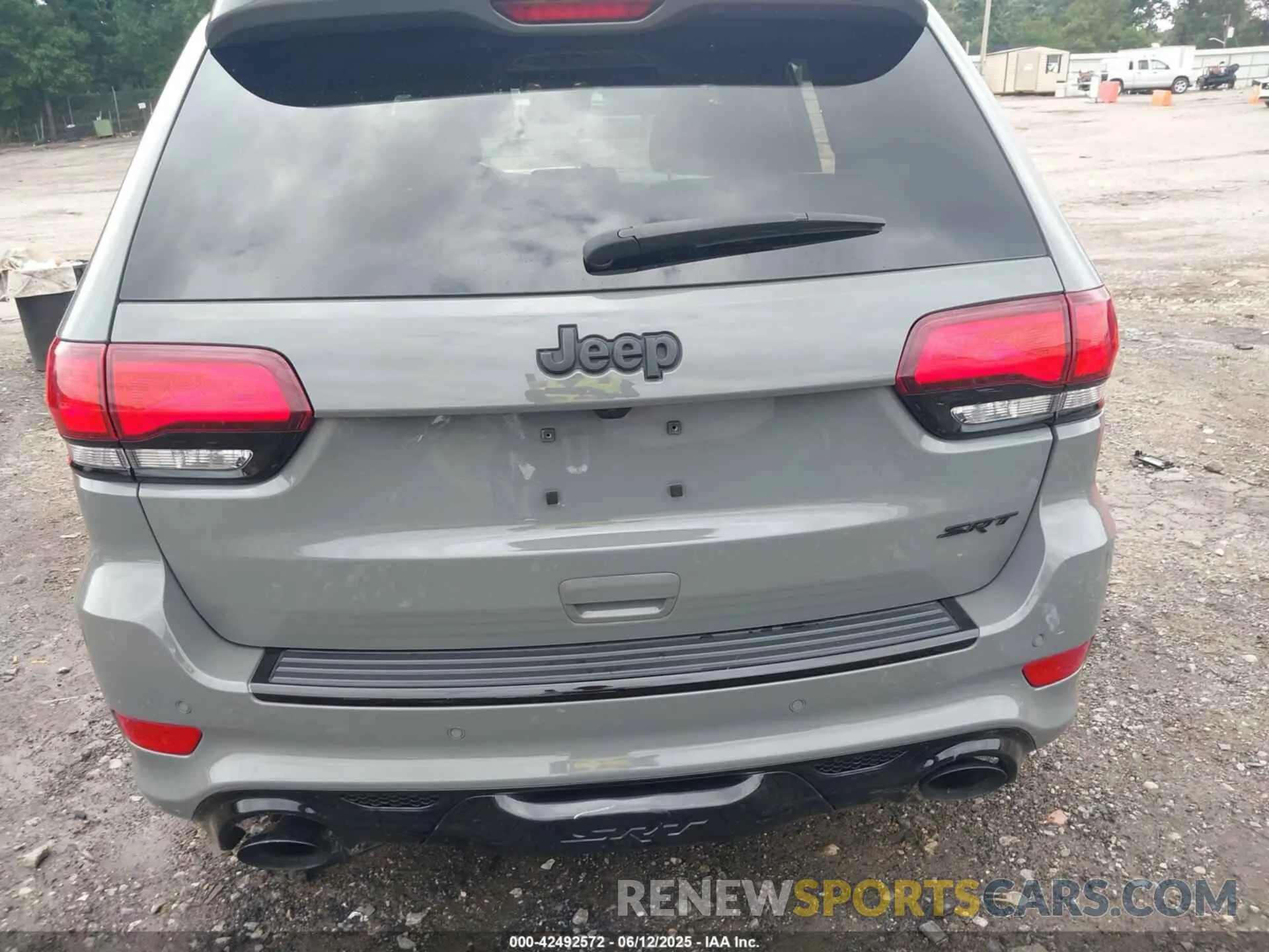 16 Photograph of a damaged car 1C4RJFDJ0LC254532 JEEP GRAND CHEROKEE 2020
