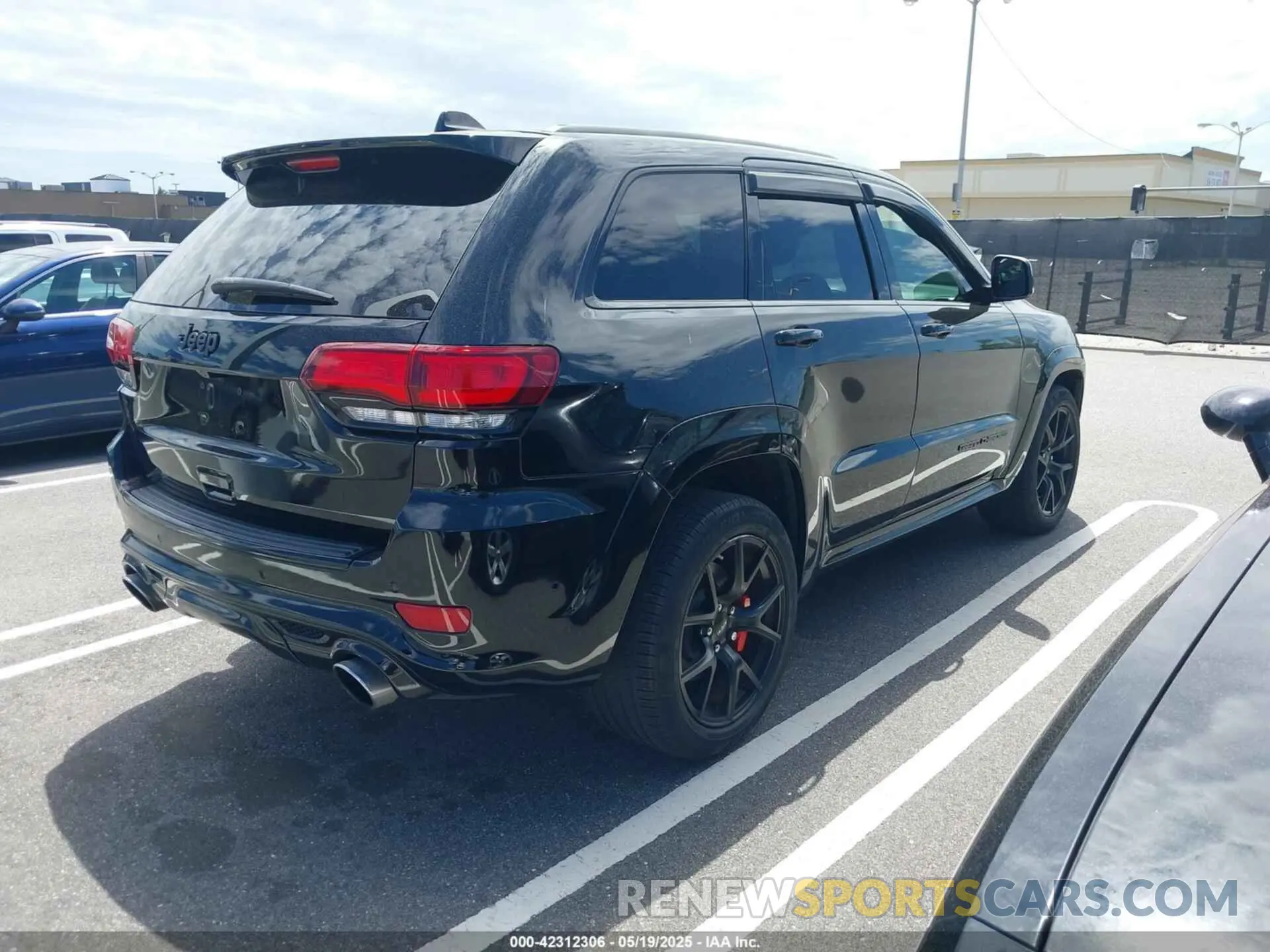 4 Photograph of a damaged car 1C4RJFDJ2LC204148 JEEP GRAND CHEROKEE 2020