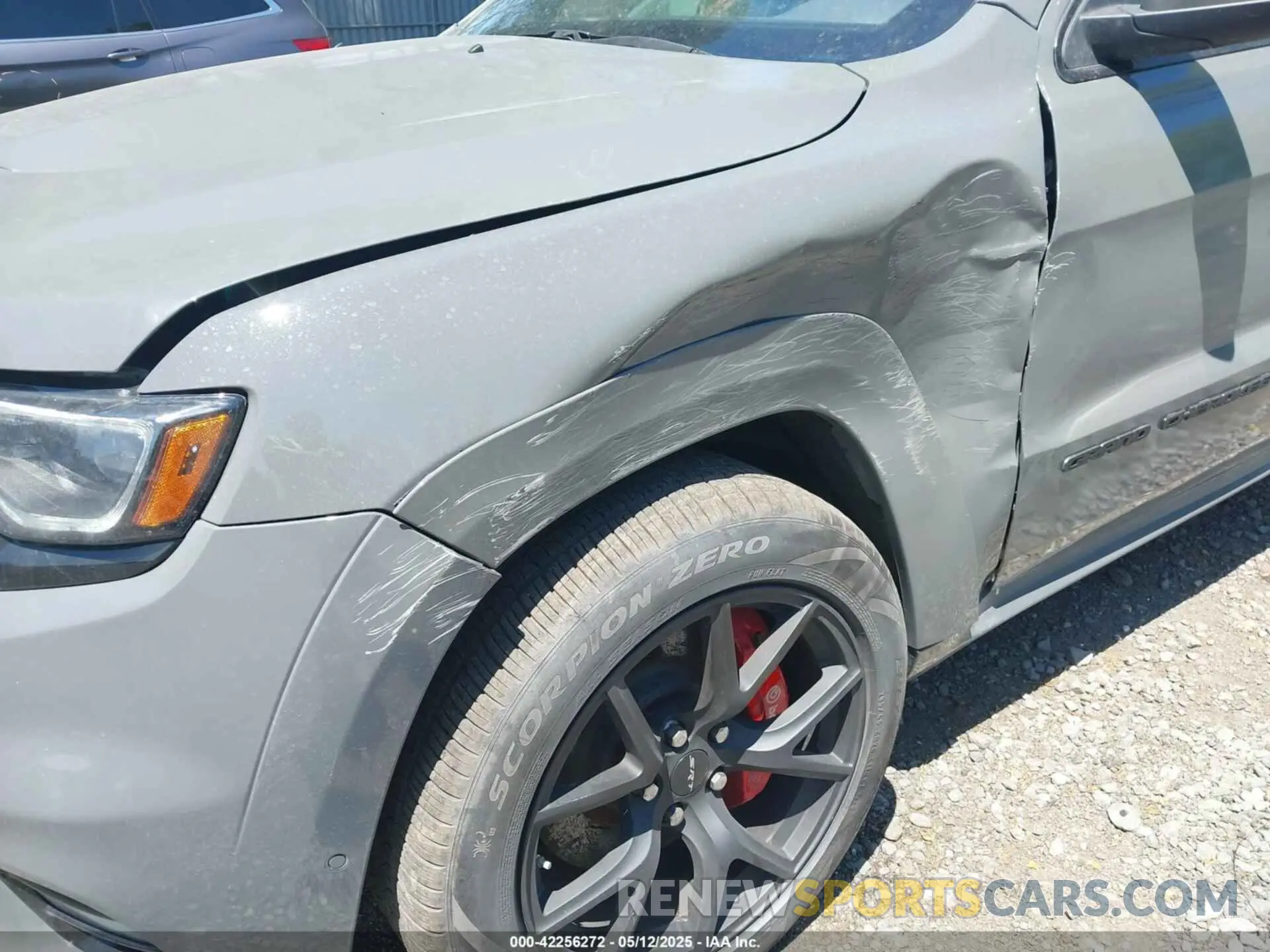 6 Photograph of a damaged car 1C4RJFDJ3LC303268 JEEP GRAND CHEROKEE 2020