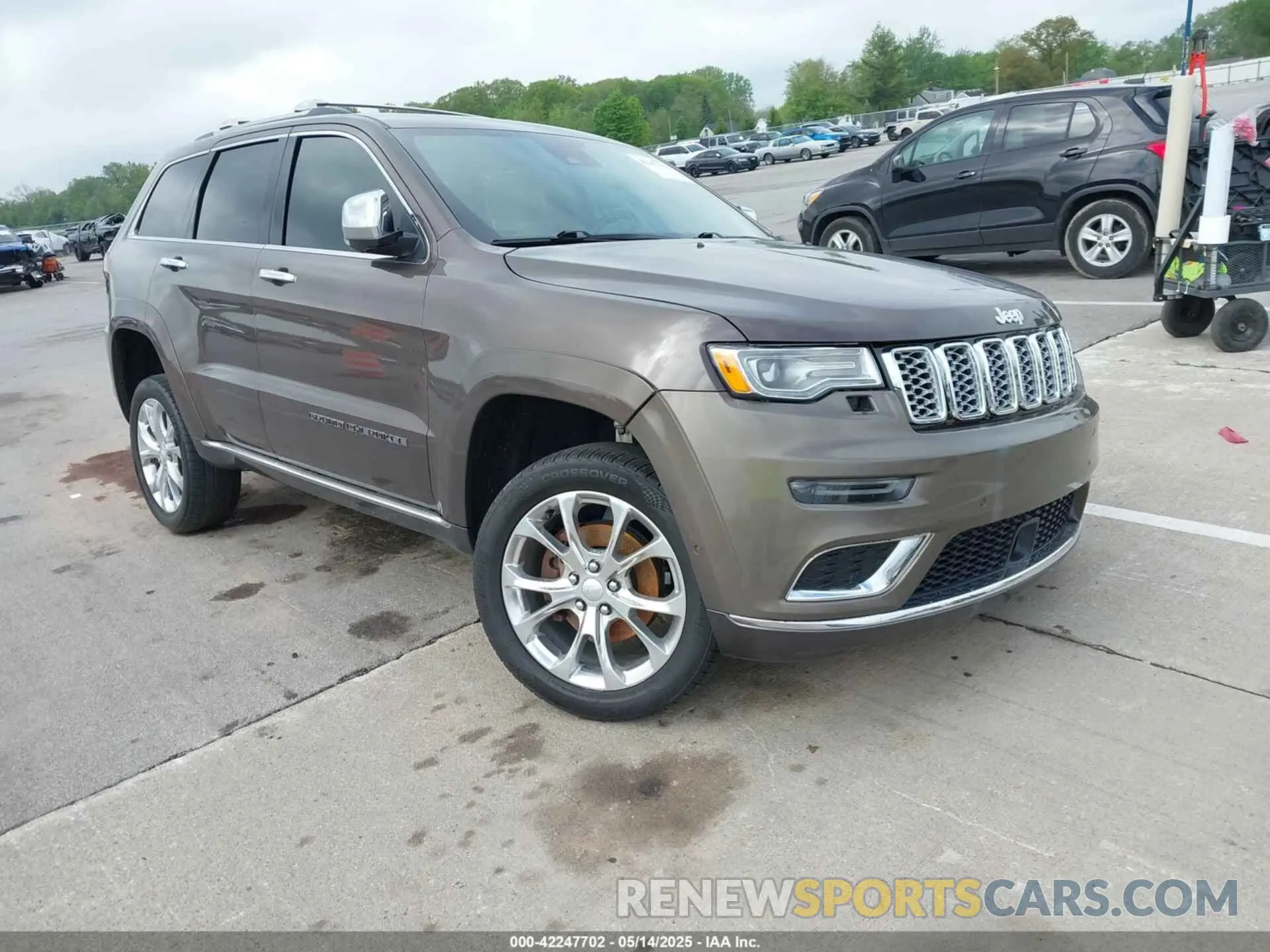 1 Photograph of a damaged car 1C4RJFJG1LC170714 JEEP GRAND CHEROKEE 2020