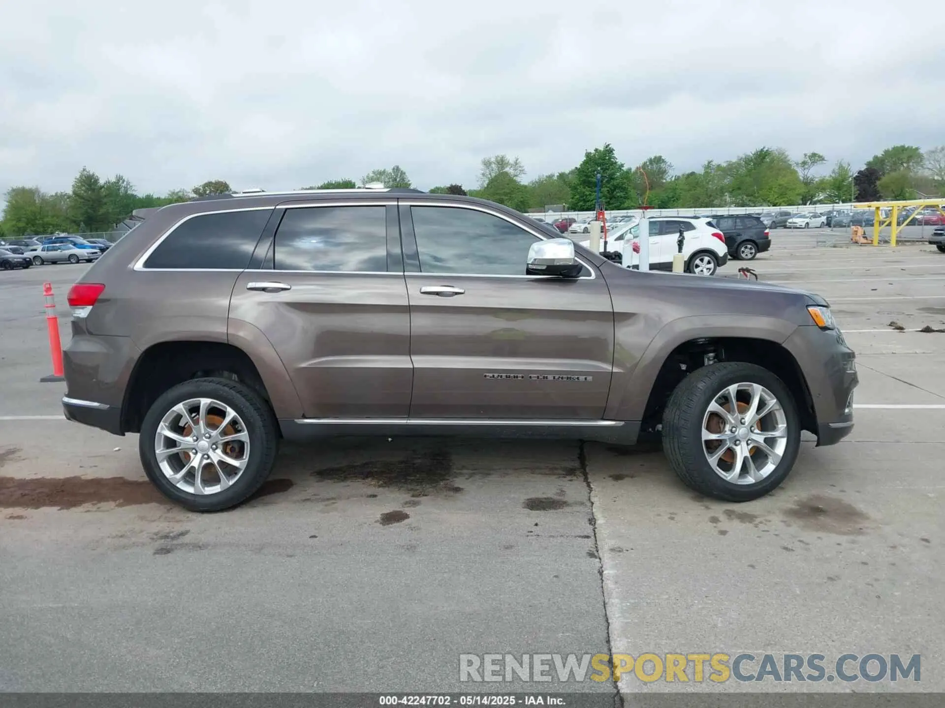 14 Photograph of a damaged car 1C4RJFJG1LC170714 JEEP GRAND CHEROKEE 2020