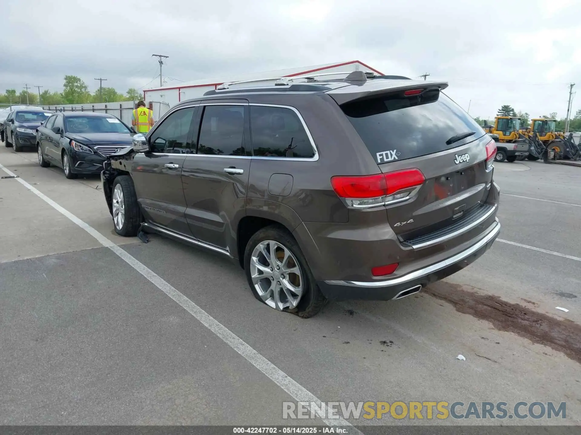3 Photograph of a damaged car 1C4RJFJG1LC170714 JEEP GRAND CHEROKEE 2020