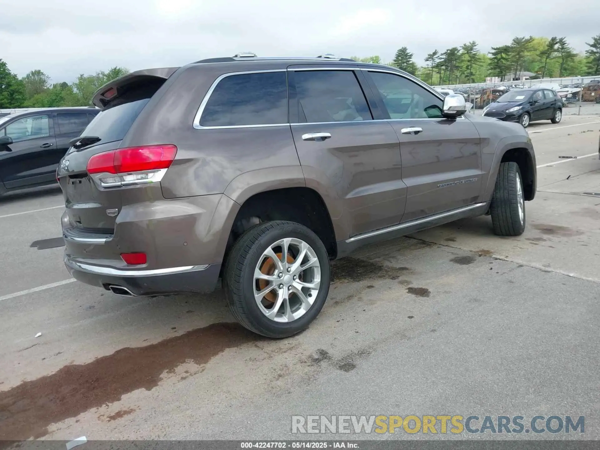 4 Photograph of a damaged car 1C4RJFJG1LC170714 JEEP GRAND CHEROKEE 2020