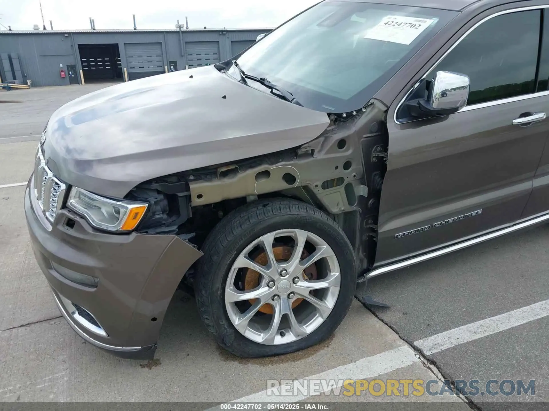 6 Photograph of a damaged car 1C4RJFJG1LC170714 JEEP GRAND CHEROKEE 2020