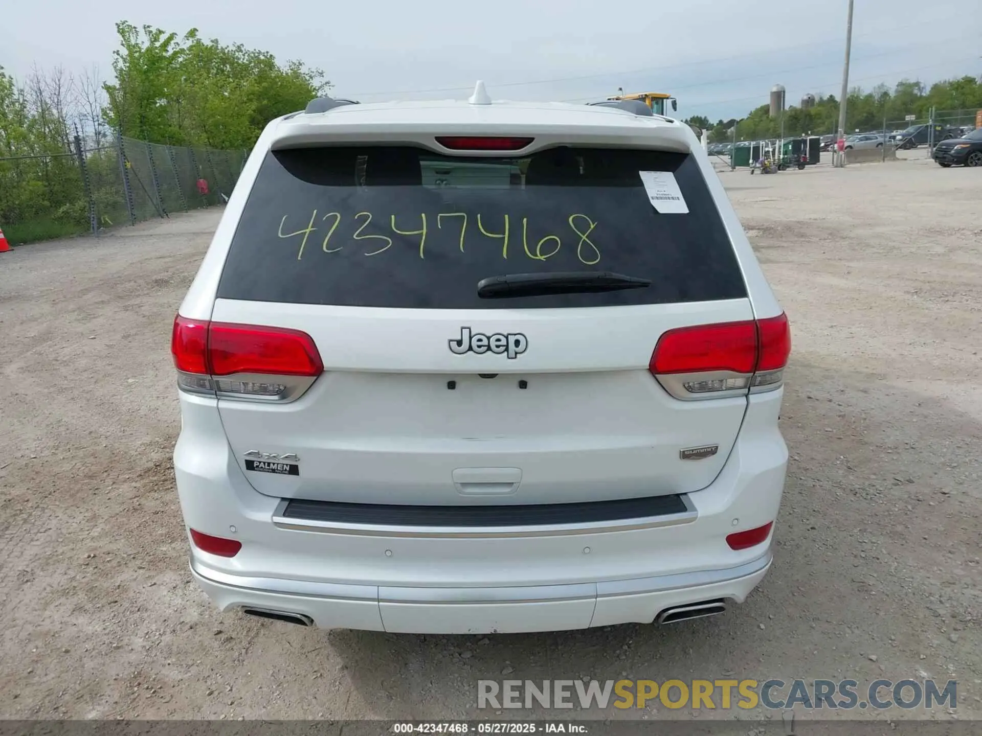 17 Photograph of a damaged car 1C4RJFJG9LC137315 JEEP GRAND CHEROKEE 2020