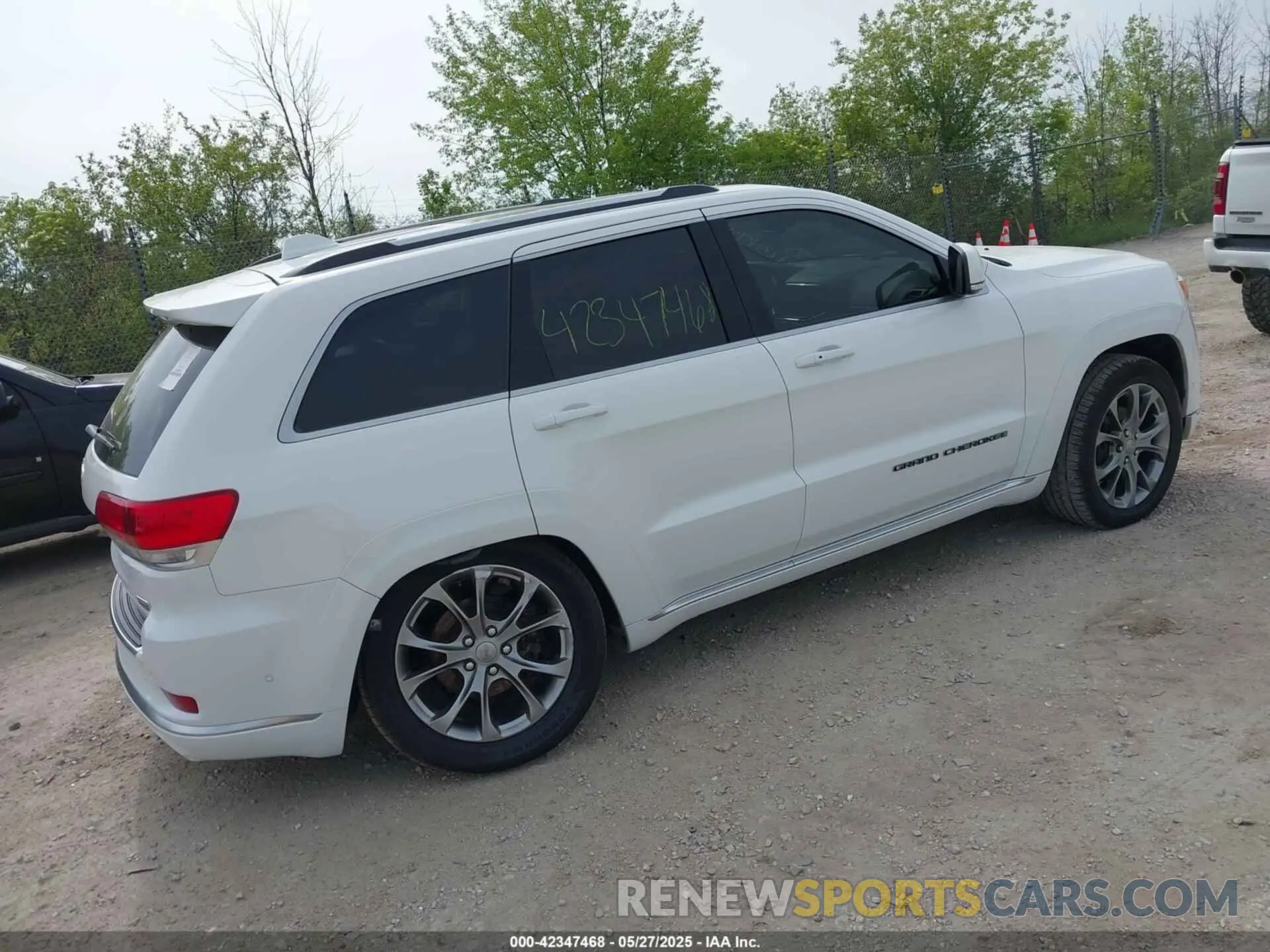 4 Photograph of a damaged car 1C4RJFJG9LC137315 JEEP GRAND CHEROKEE 2020