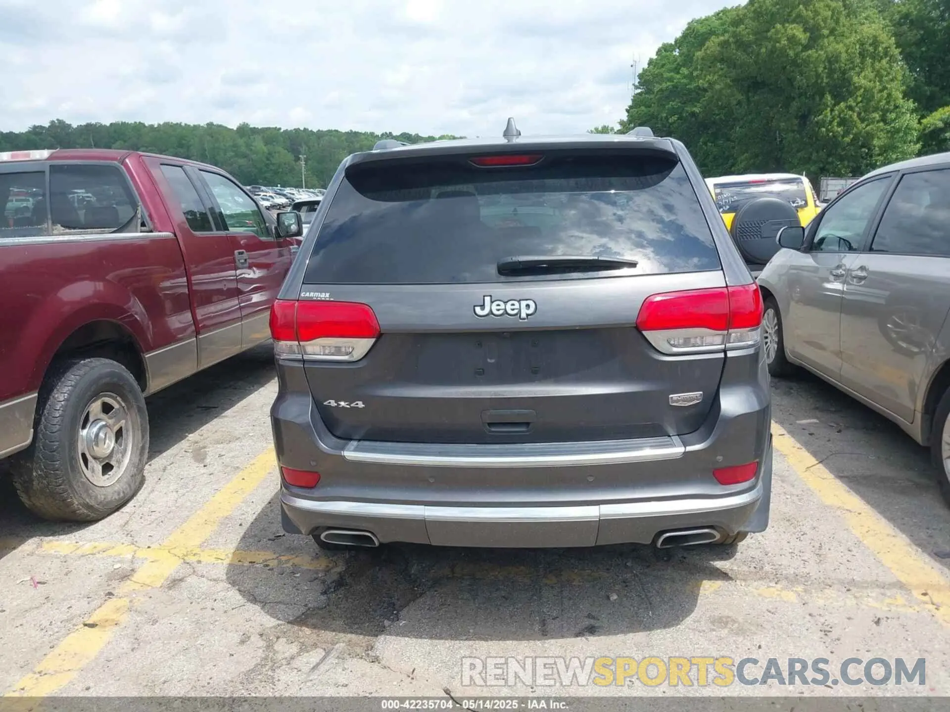 16 Photograph of a damaged car 1C4RJFJT0LC137054 JEEP GRAND CHEROKEE 2020