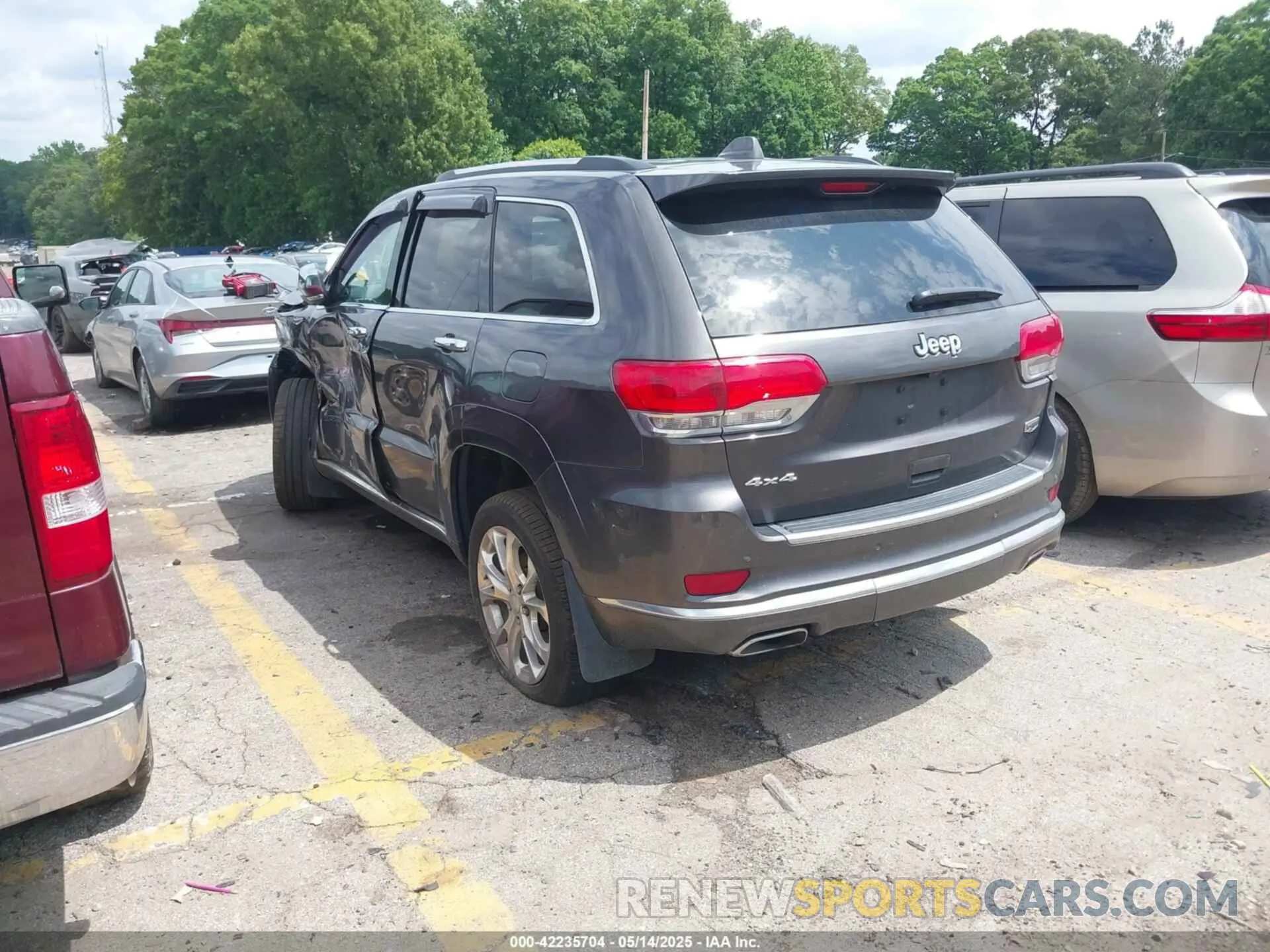 3 Photograph of a damaged car 1C4RJFJT0LC137054 JEEP GRAND CHEROKEE 2020