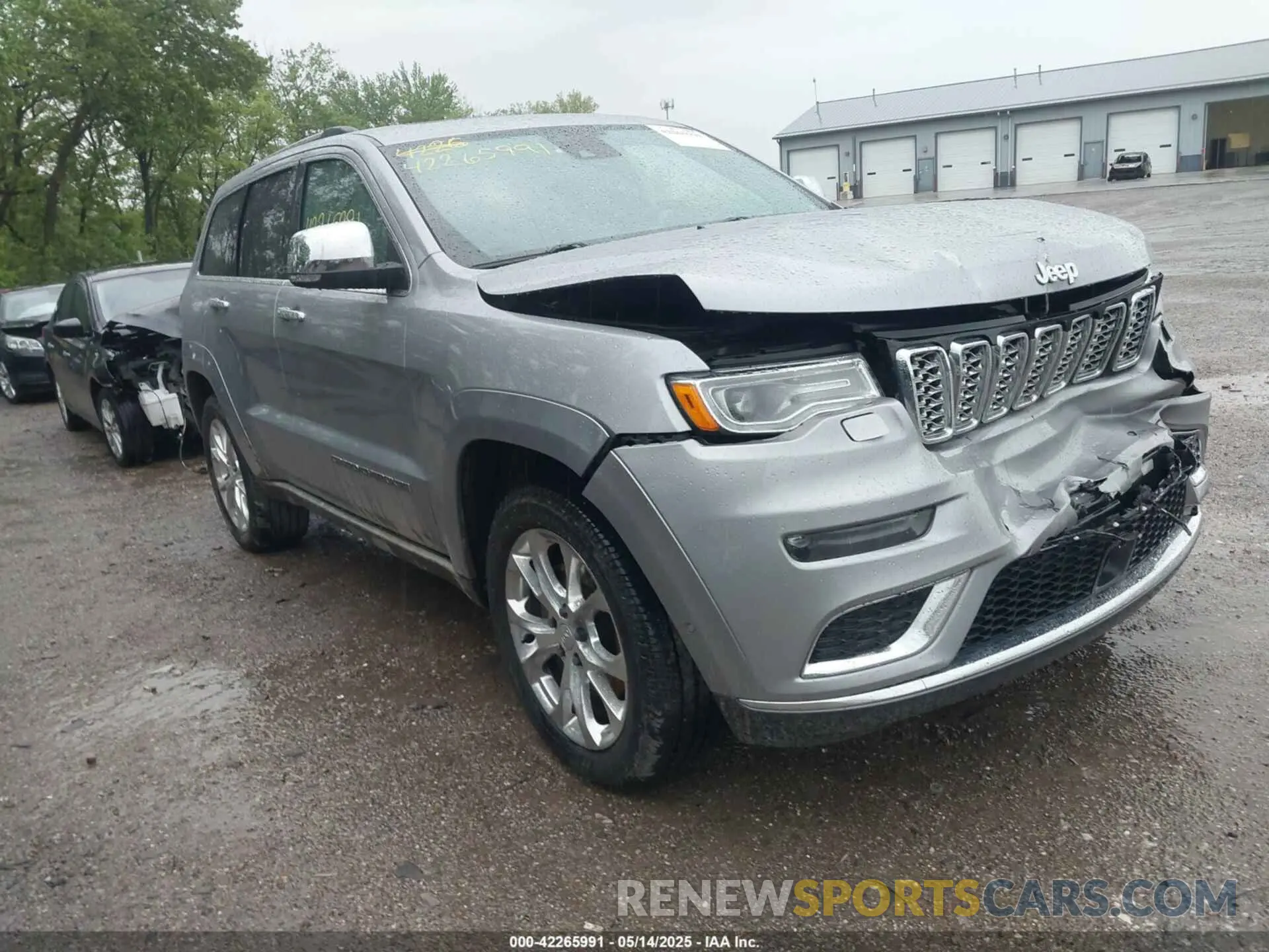 1 Photograph of a damaged car 1C4RJFJT4LC137073 JEEP GRAND CHEROKEE 2020