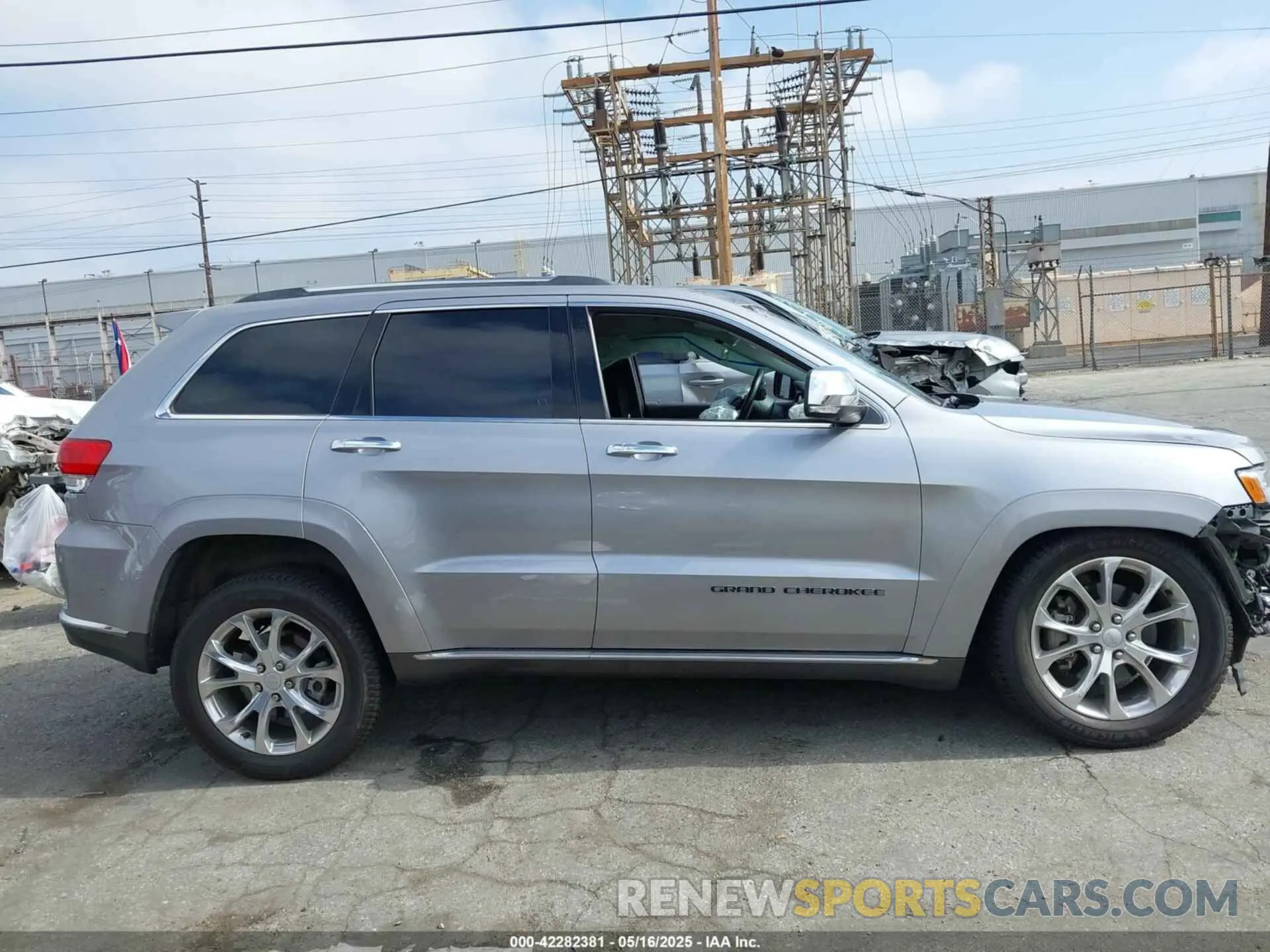 14 Photograph of a damaged car 1C4RJFJT6LC414418 JEEP GRAND CHEROKEE 2020