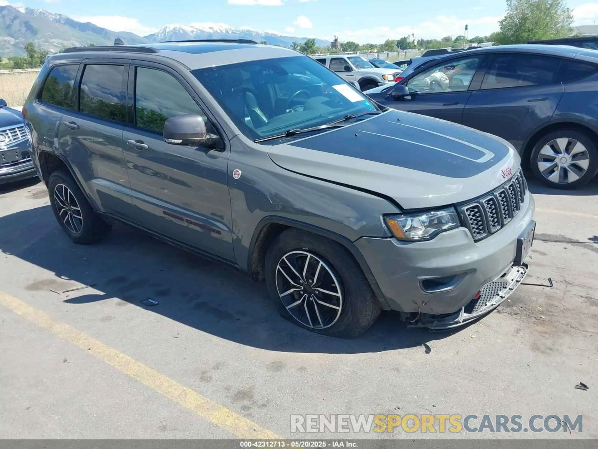 1 Photograph of a damaged car 1C4RJFLG7LC384524 JEEP GRAND CHEROKEE 2020