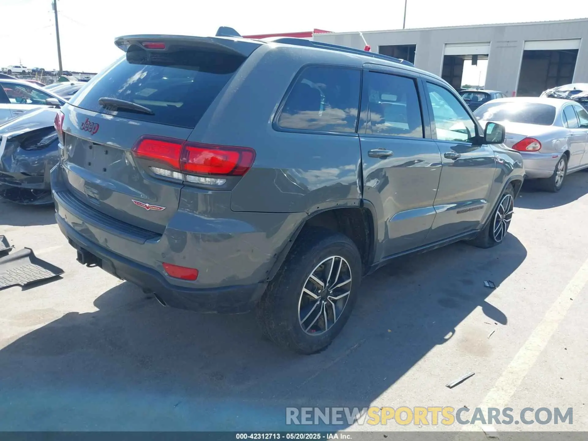 4 Photograph of a damaged car 1C4RJFLG7LC384524 JEEP GRAND CHEROKEE 2020