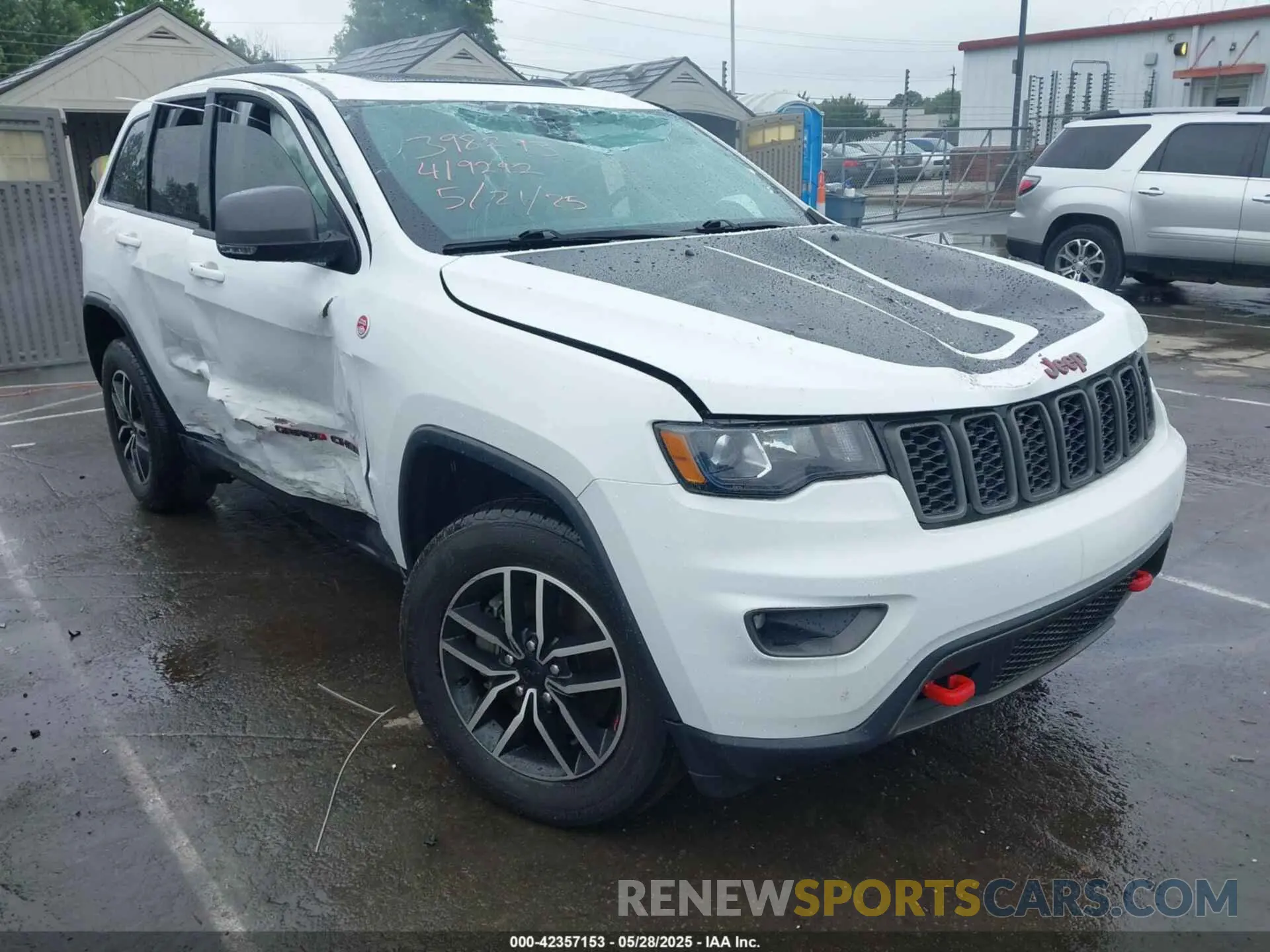 1 Photograph of a damaged car 1C4RJFLT6LC419292 JEEP GRAND CHEROKEE 2020
