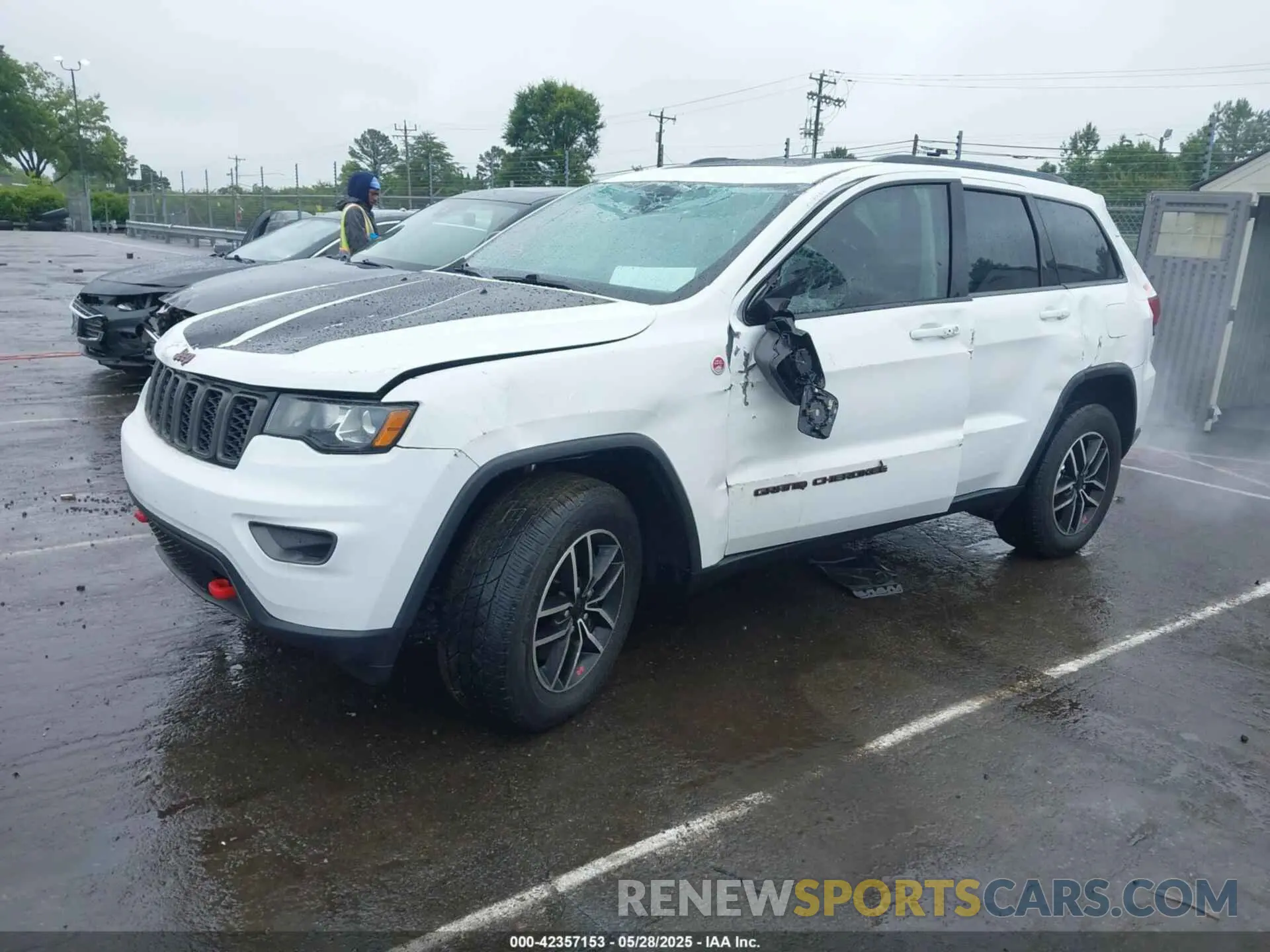 2 Photograph of a damaged car 1C4RJFLT6LC419292 JEEP GRAND CHEROKEE 2020