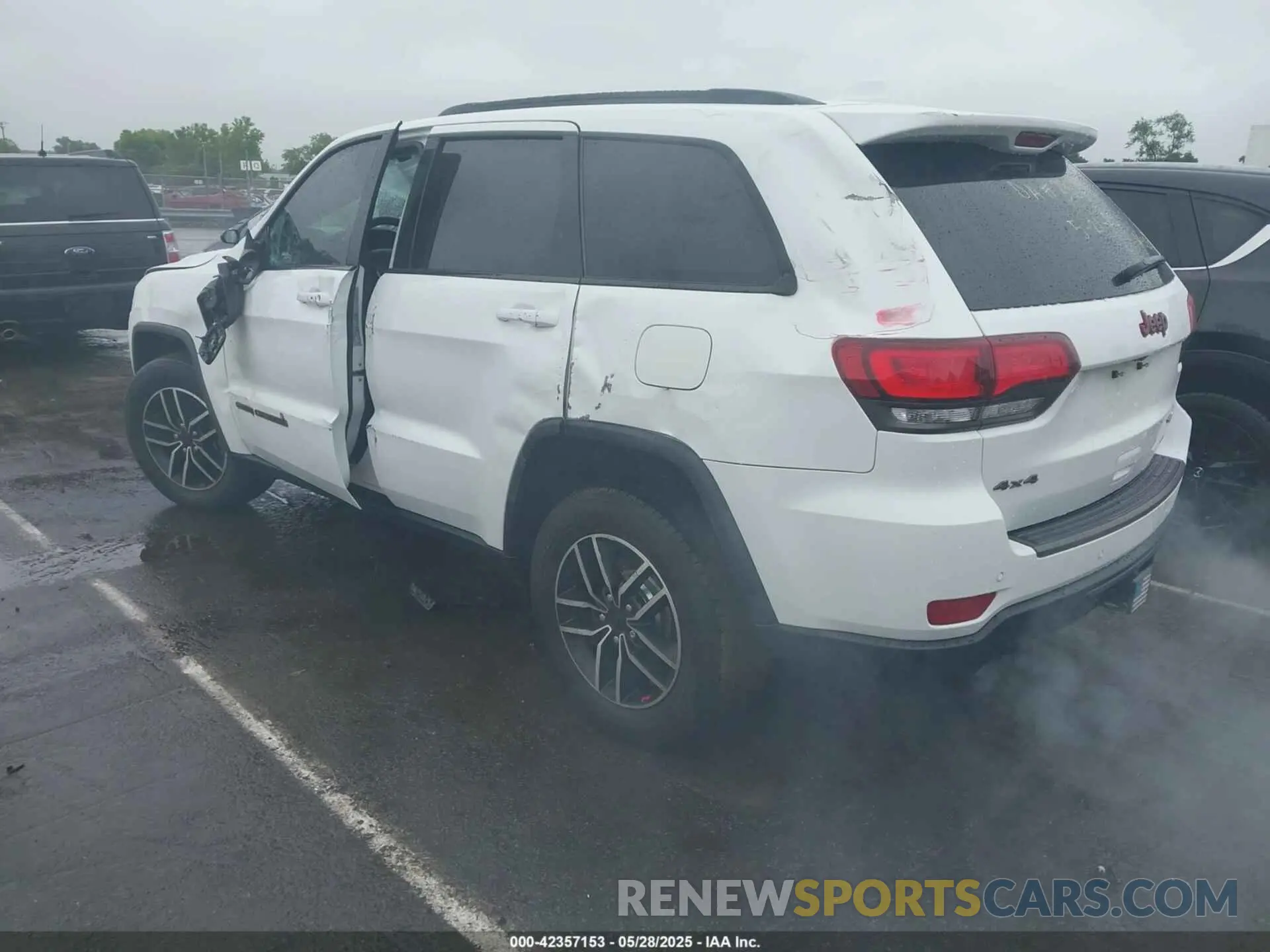 3 Photograph of a damaged car 1C4RJFLT6LC419292 JEEP GRAND CHEROKEE 2020