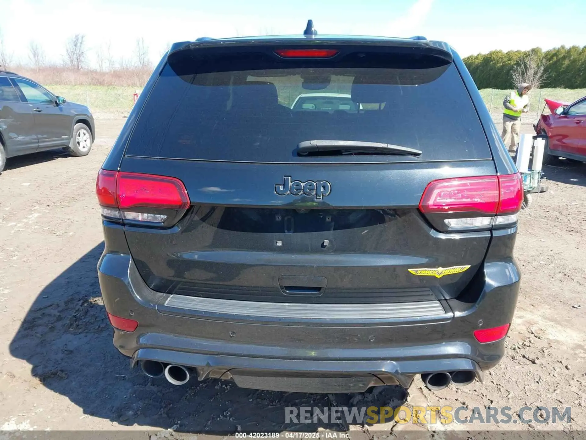 16 Photograph of a damaged car 1C4RJFN90LC270573 JEEP GRAND CHEROKEE 2020