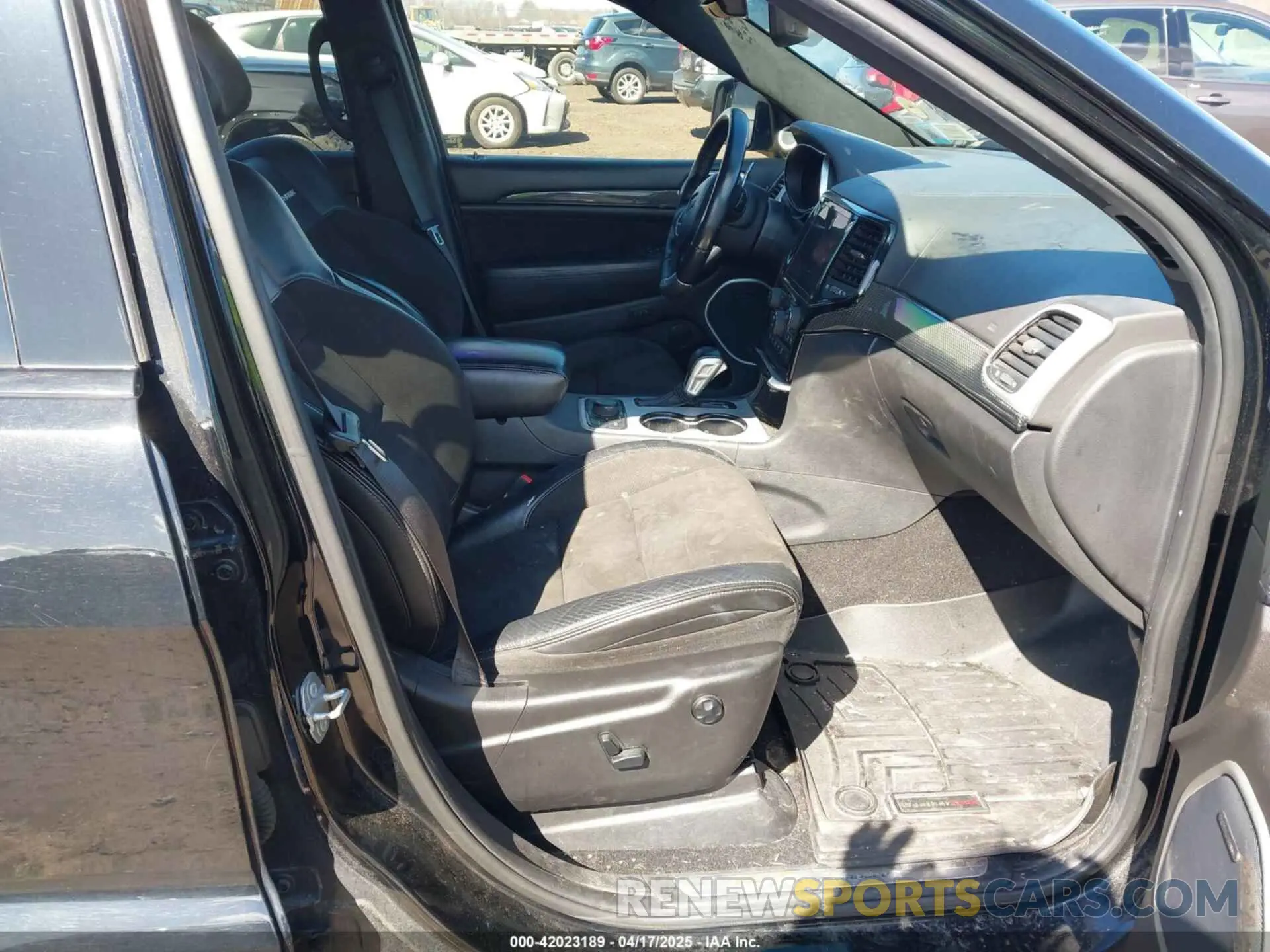 5 Photograph of a damaged car 1C4RJFN90LC270573 JEEP GRAND CHEROKEE 2020