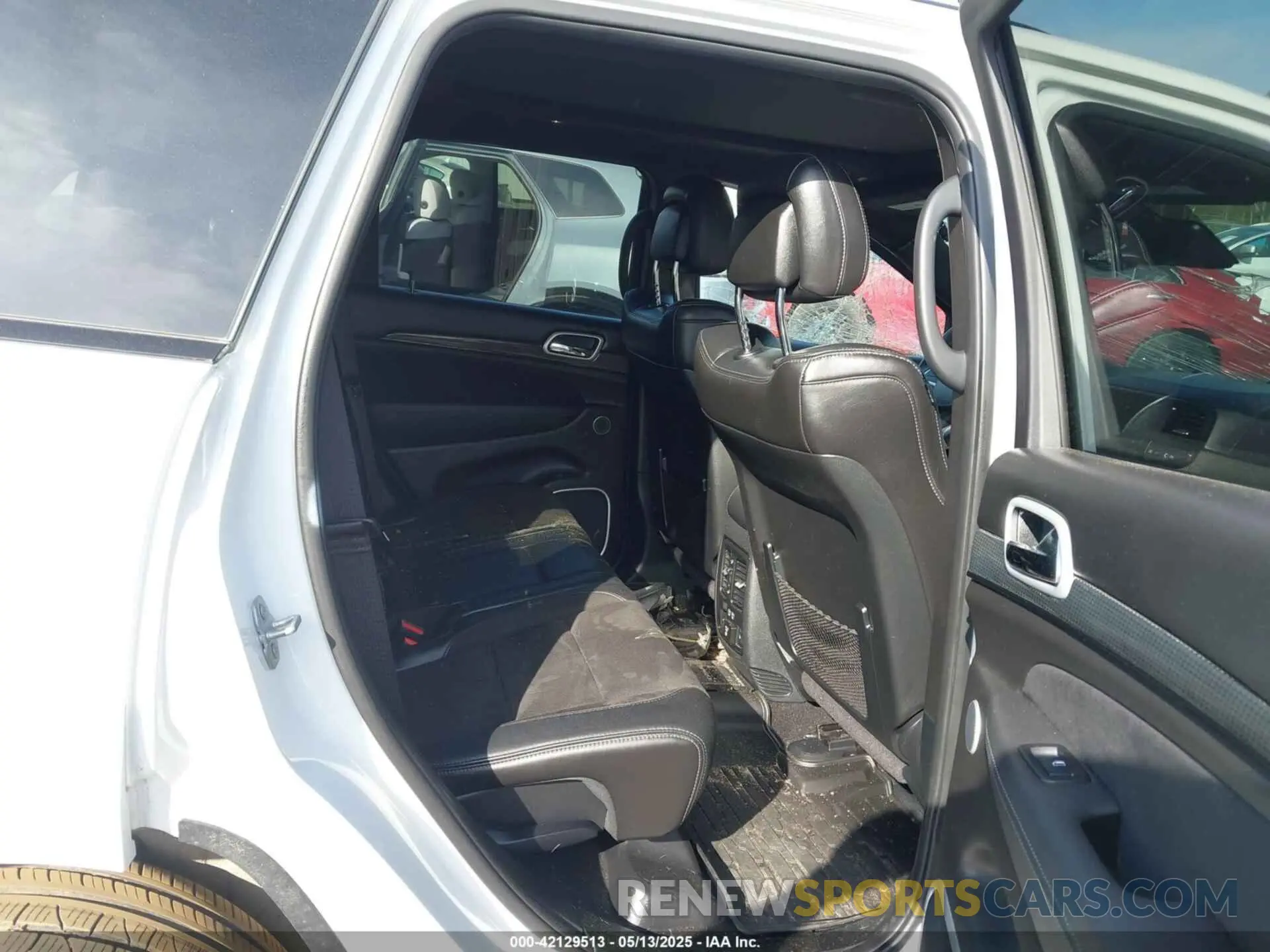 8 Photograph of a damaged car 1C4RJFN9XLC211353 JEEP GRAND CHEROKEE 2020