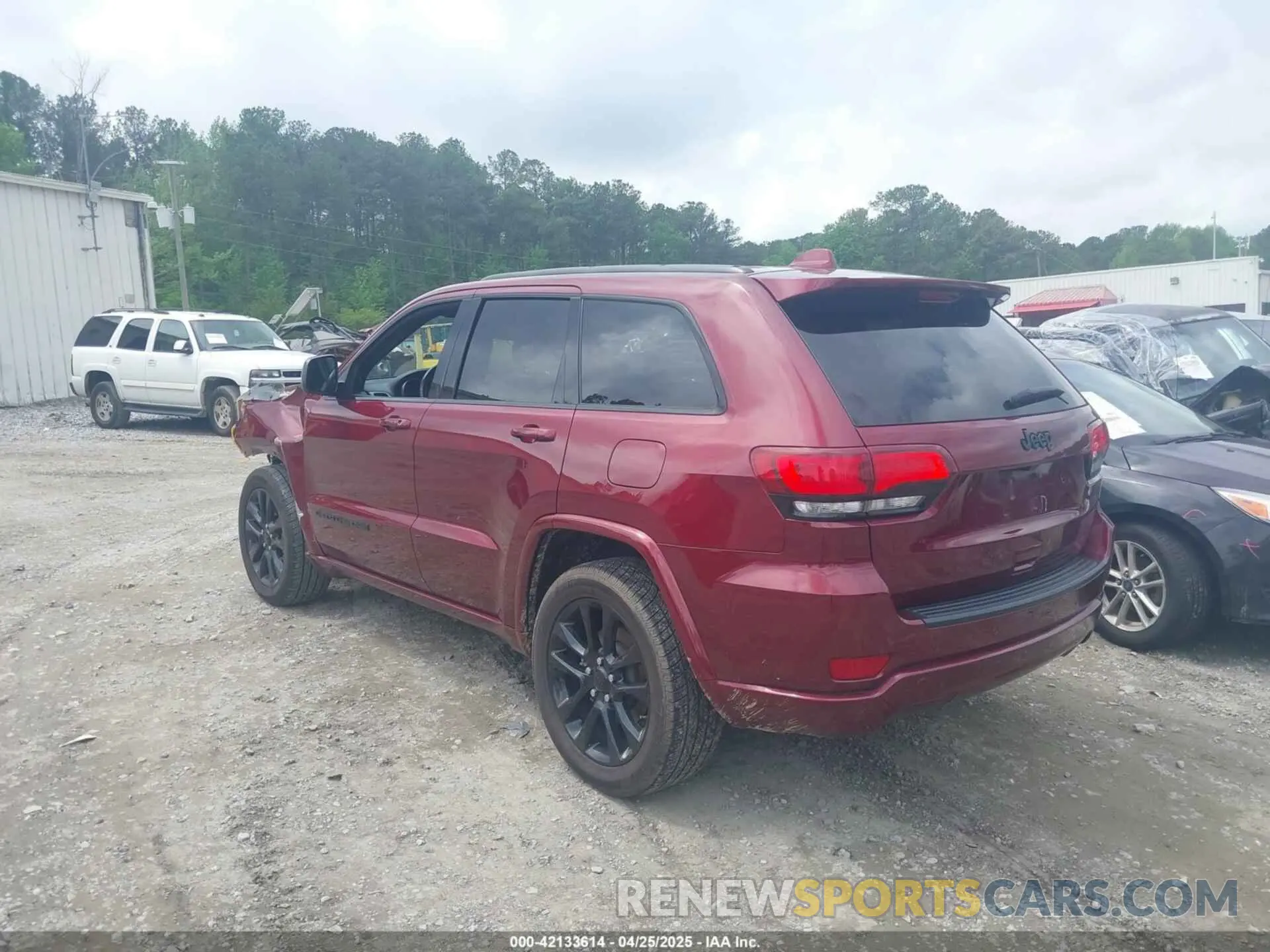 3 Photograph of a damaged car 1C4RJEAG0MC624737 JEEP GRAND CHEROKEE 2021