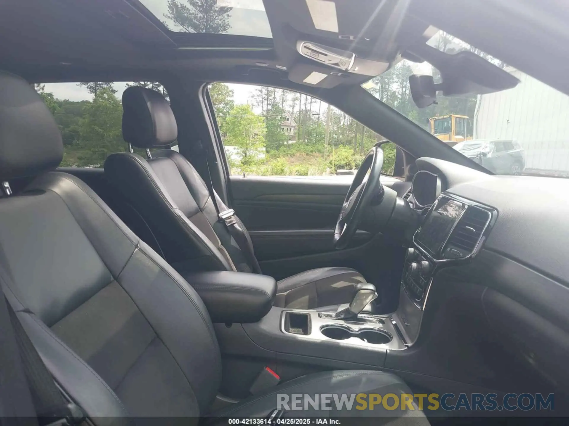 5 Photograph of a damaged car 1C4RJEAG0MC624737 JEEP GRAND CHEROKEE 2021