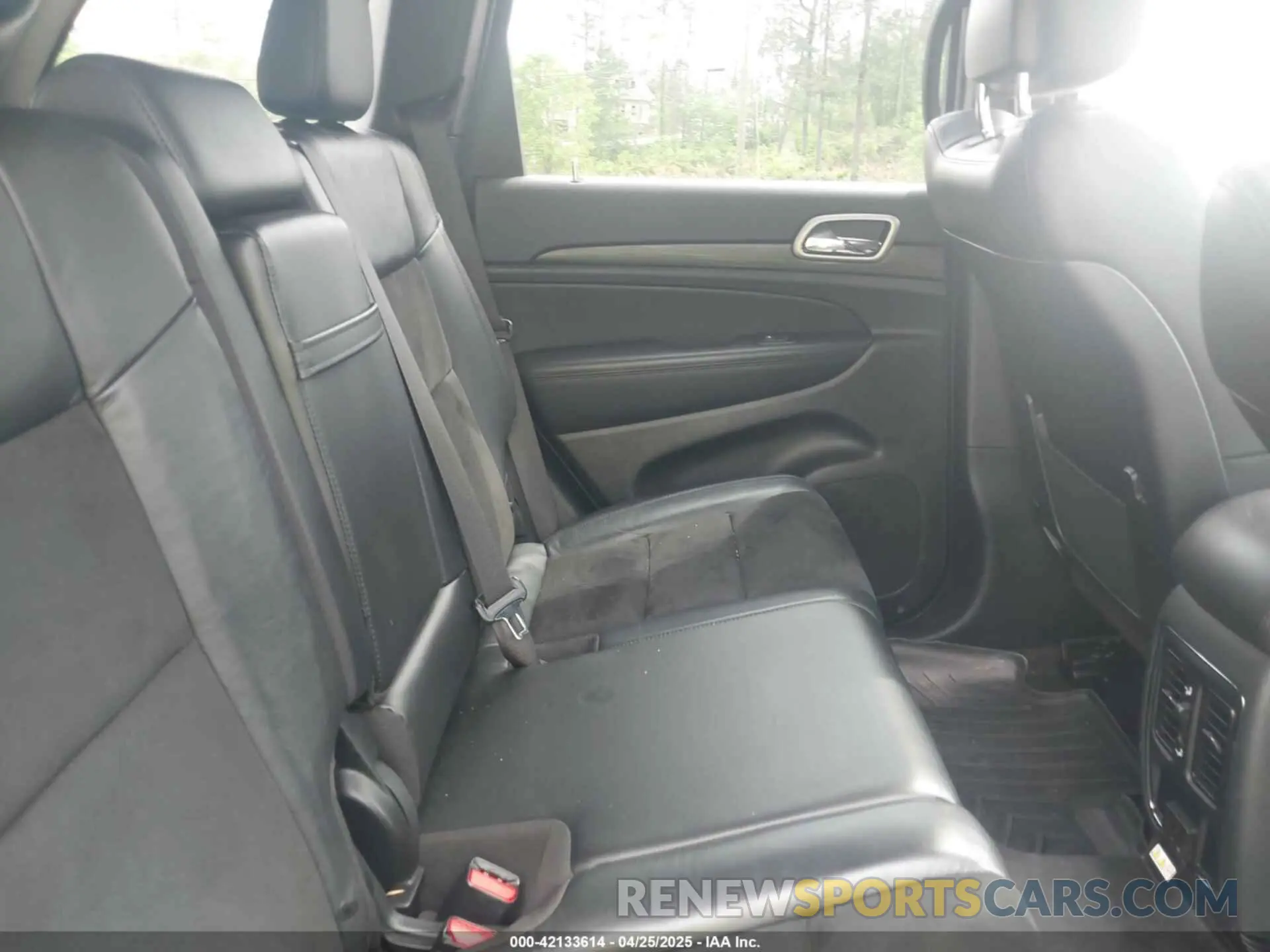8 Photograph of a damaged car 1C4RJEAG0MC624737 JEEP GRAND CHEROKEE 2021