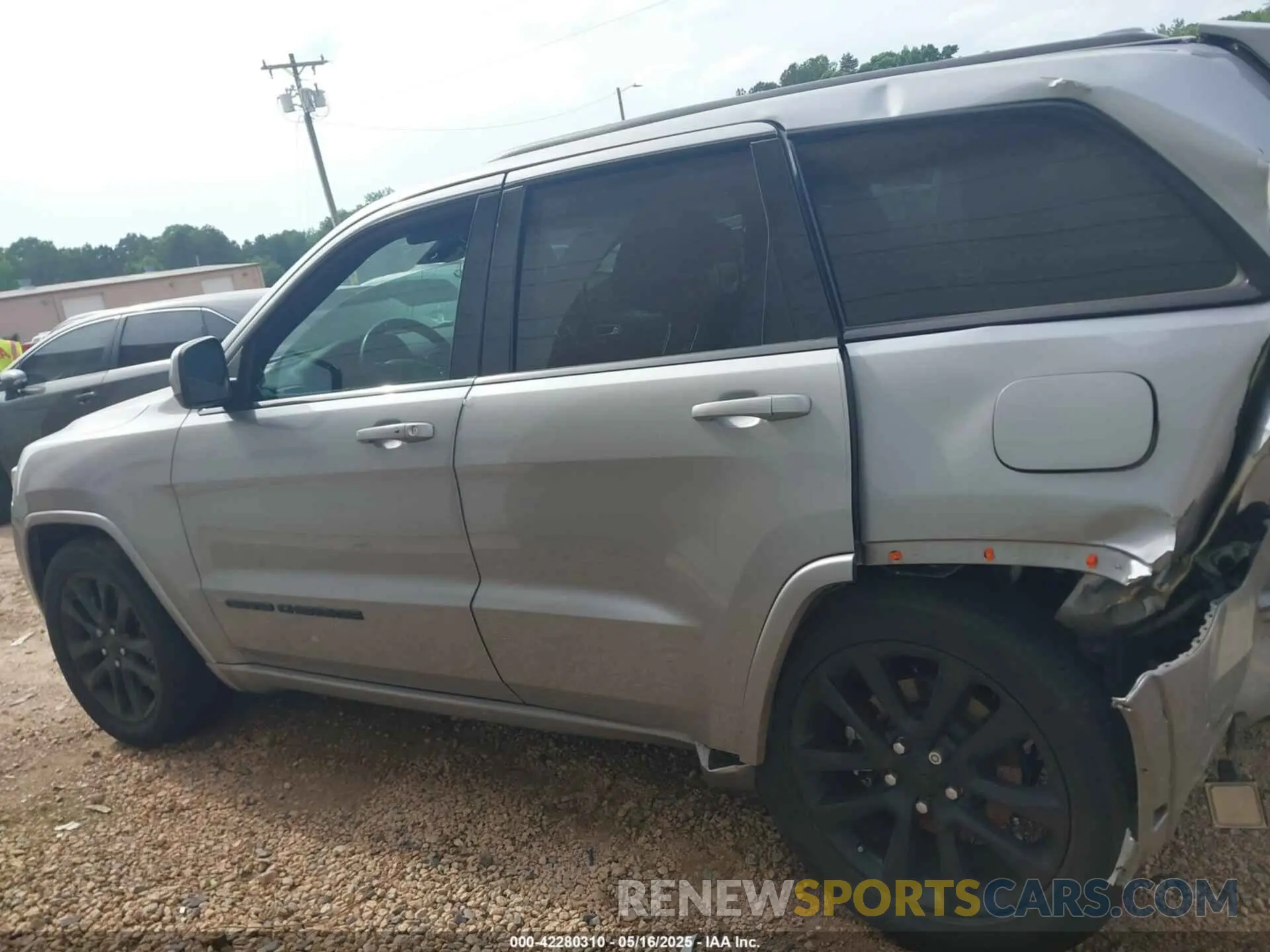14 Photograph of a damaged car 1C4RJEAG0MC625113 JEEP GRAND CHEROKEE 2021