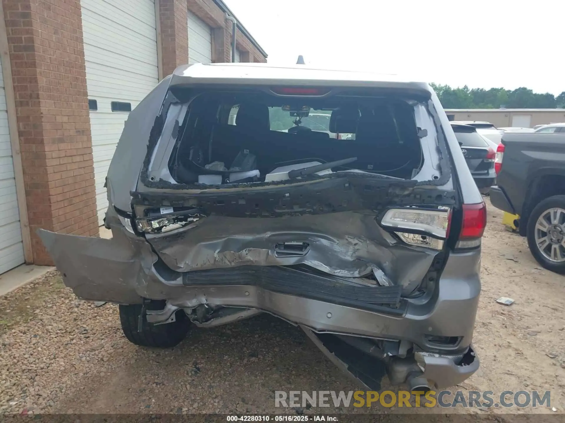 16 Photograph of a damaged car 1C4RJEAG0MC625113 JEEP GRAND CHEROKEE 2021