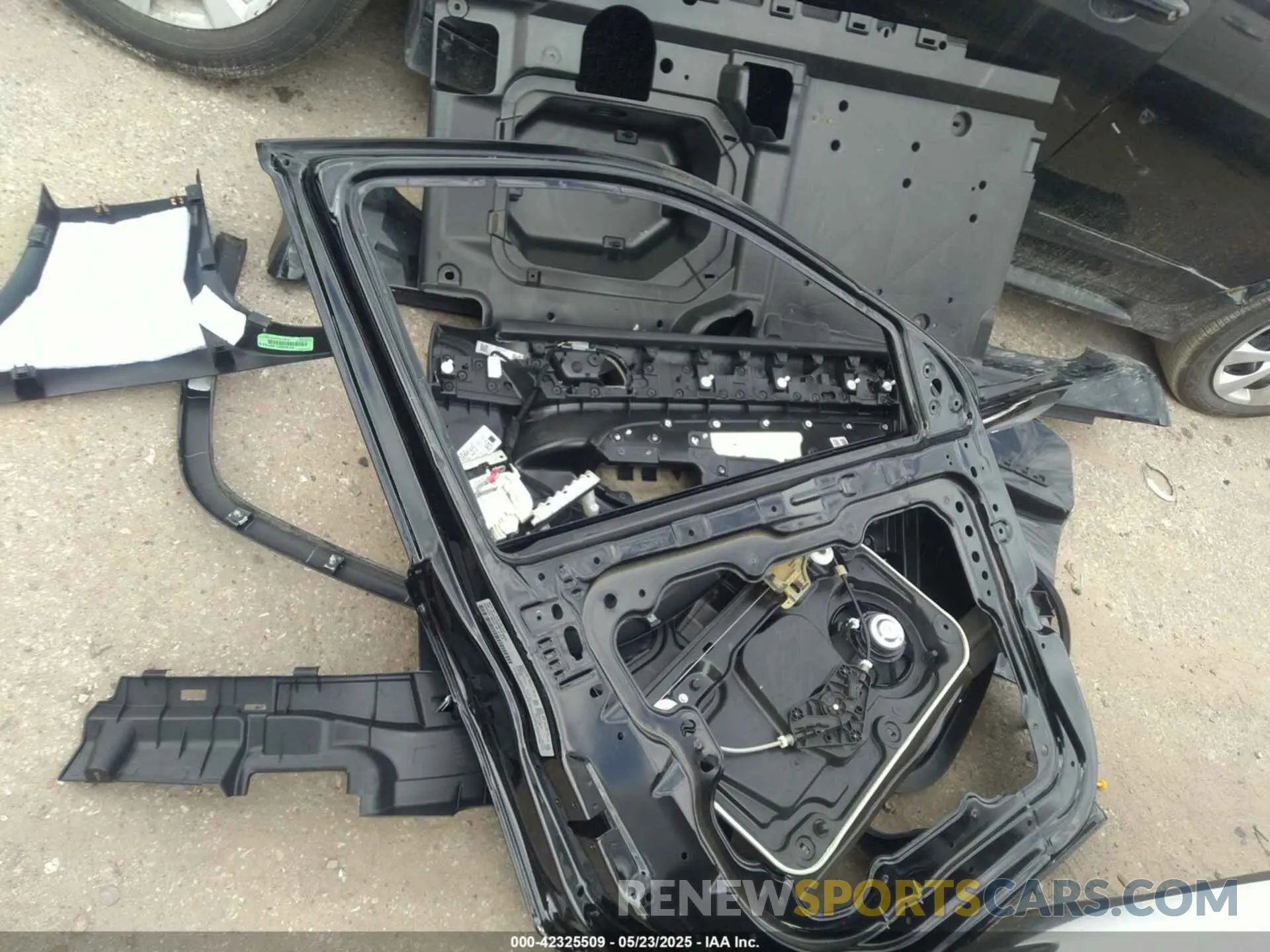 18 Photograph of a damaged car 1C4RJEAG0MC814070 JEEP GRAND CHEROKEE 2021