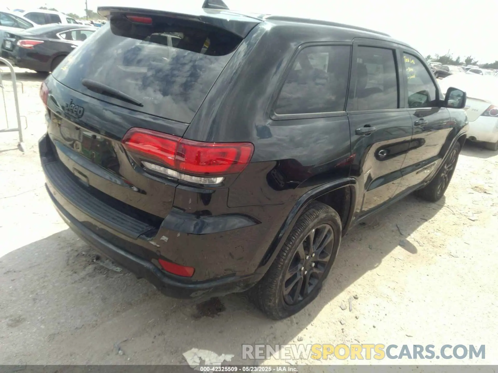 4 Photograph of a damaged car 1C4RJEAG0MC814070 JEEP GRAND CHEROKEE 2021
