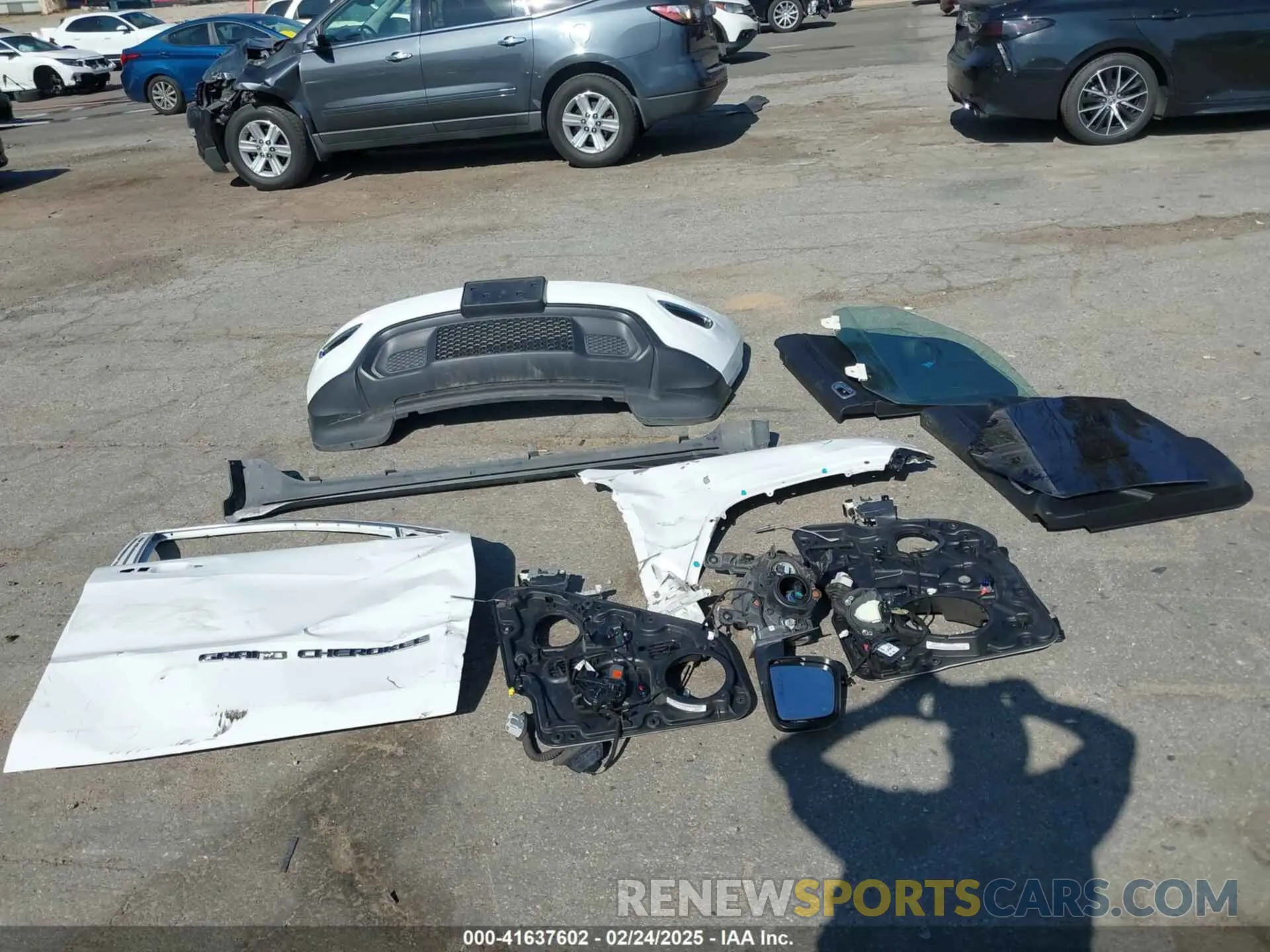 12 Photograph of a damaged car 1C4RJEAG3MC714500 JEEP GRAND CHEROKEE 2021