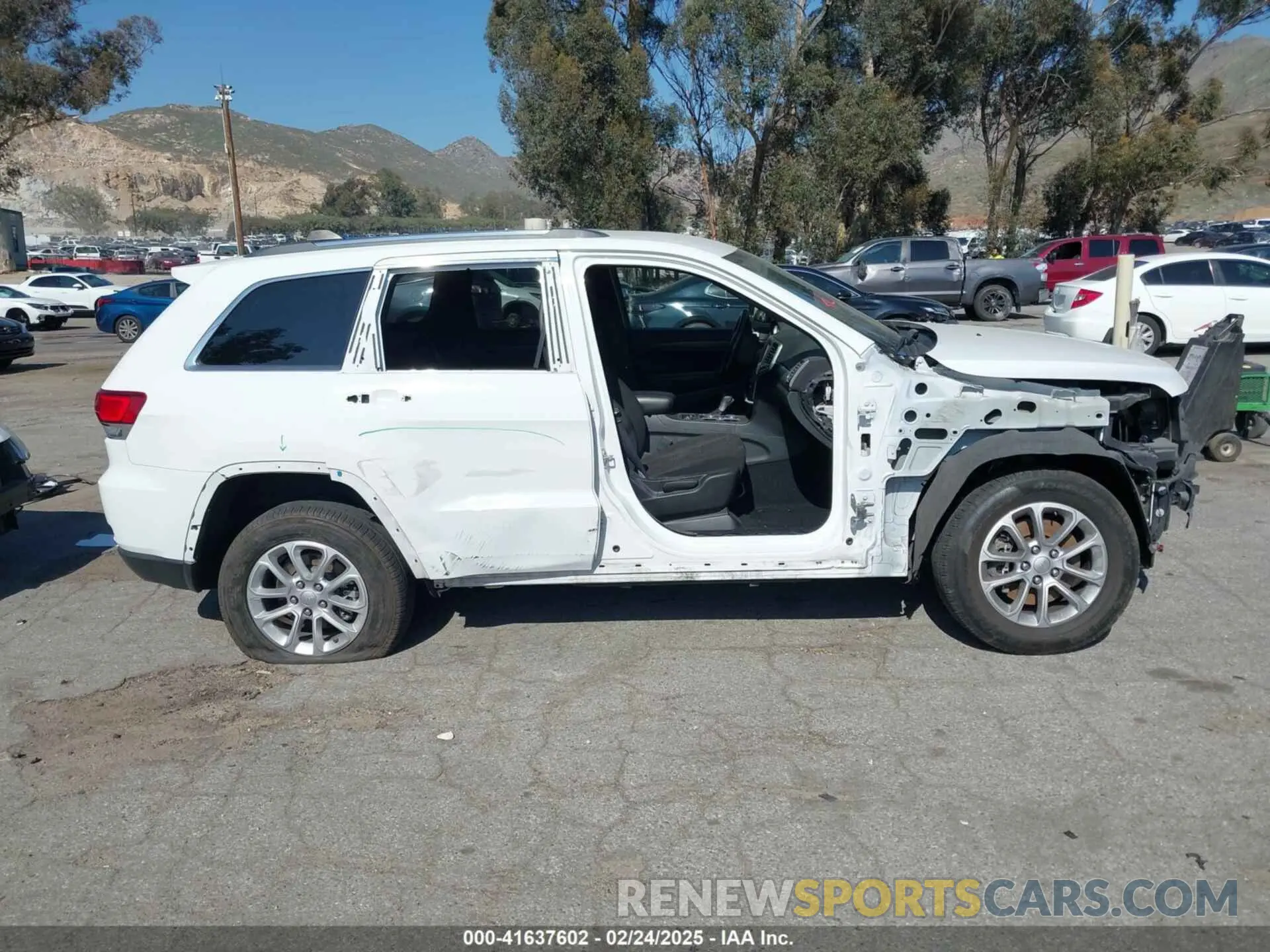 14 Photograph of a damaged car 1C4RJEAG3MC714500 JEEP GRAND CHEROKEE 2021