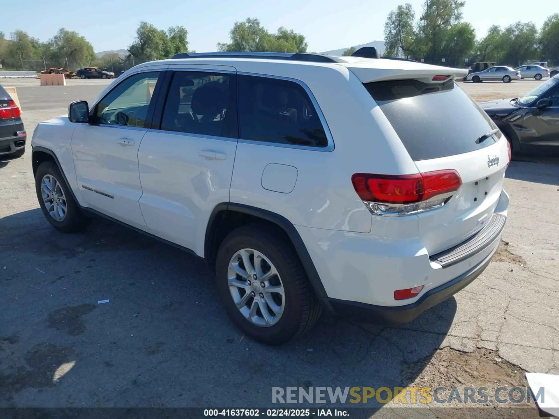 3 Photograph of a damaged car 1C4RJEAG3MC714500 JEEP GRAND CHEROKEE 2021