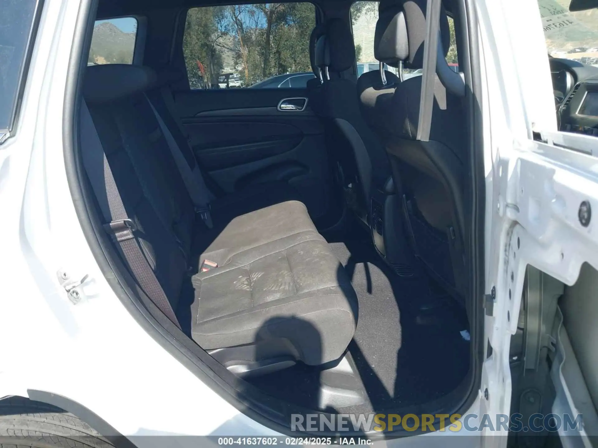 8 Photograph of a damaged car 1C4RJEAG3MC714500 JEEP GRAND CHEROKEE 2021