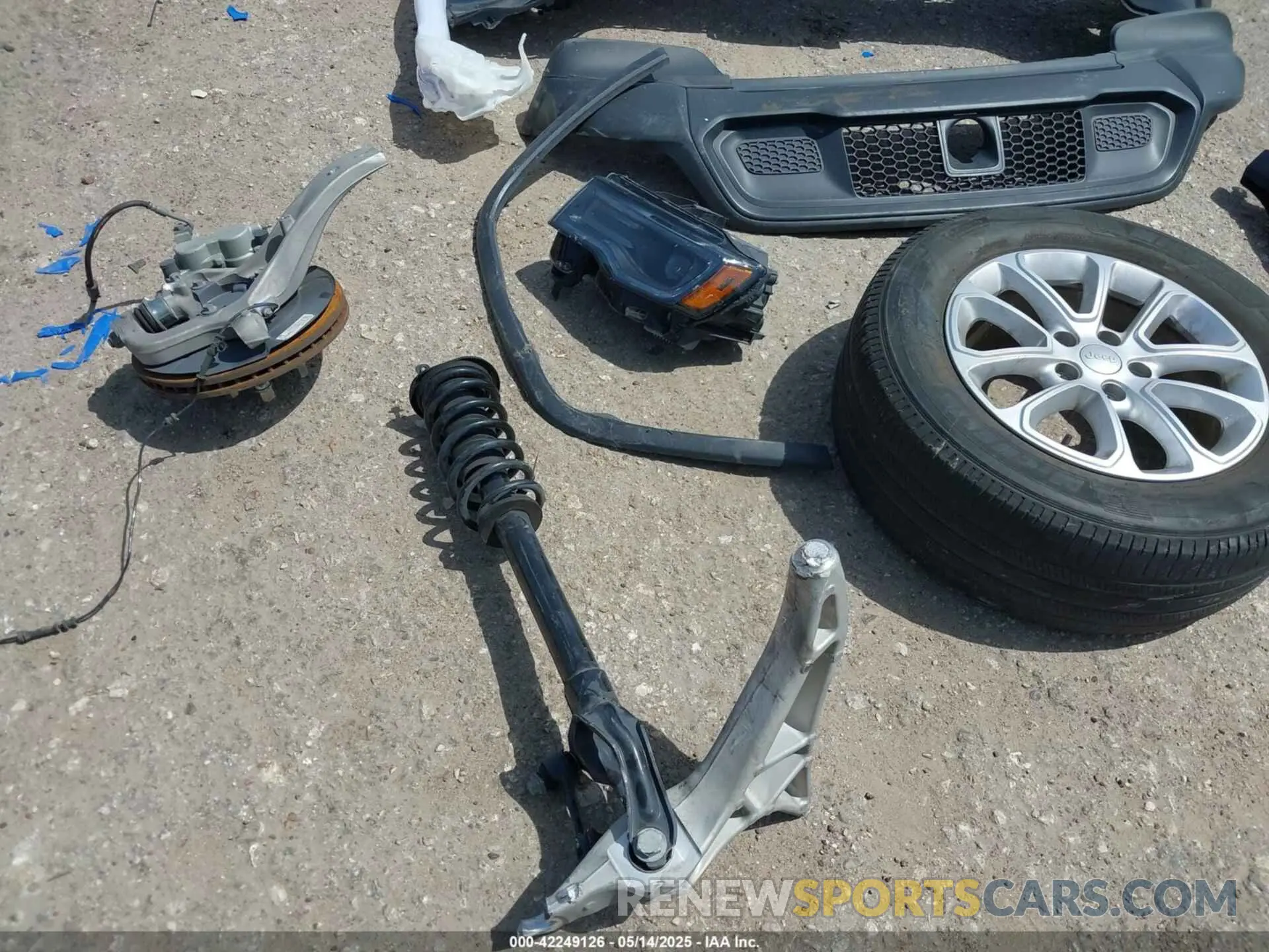 19 Photograph of a damaged car 1C4RJEAG3MC719289 JEEP GRAND CHEROKEE 2021