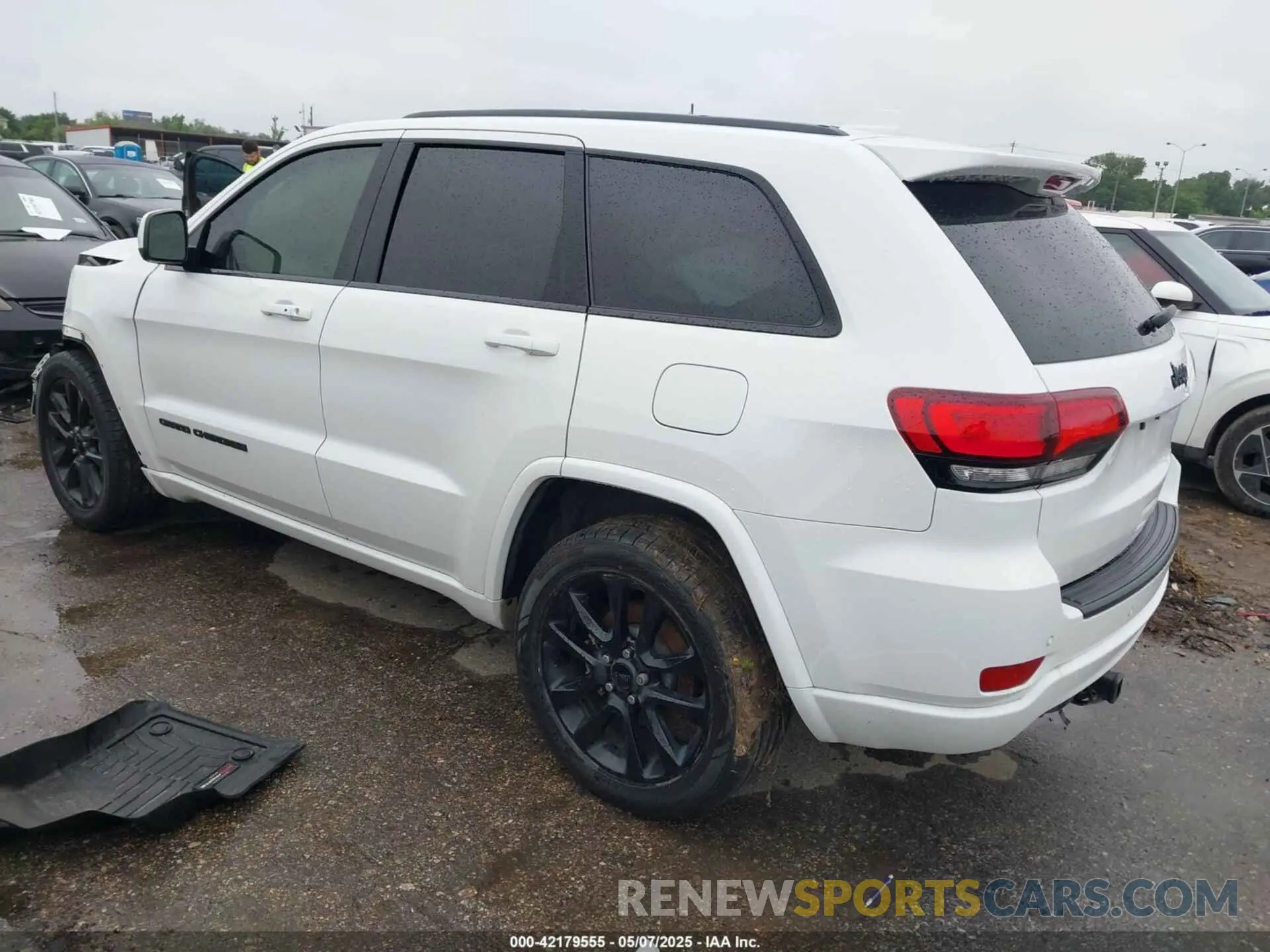 3 Photograph of a damaged car 1C4RJEAG4MC597428 JEEP GRAND CHEROKEE 2021