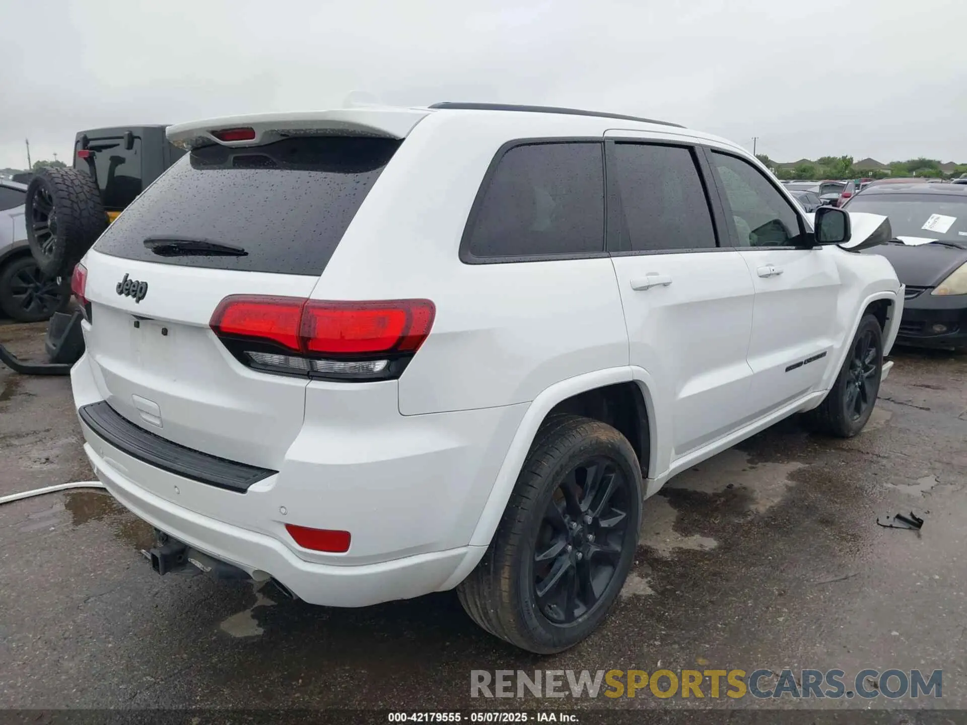 4 Photograph of a damaged car 1C4RJEAG4MC597428 JEEP GRAND CHEROKEE 2021