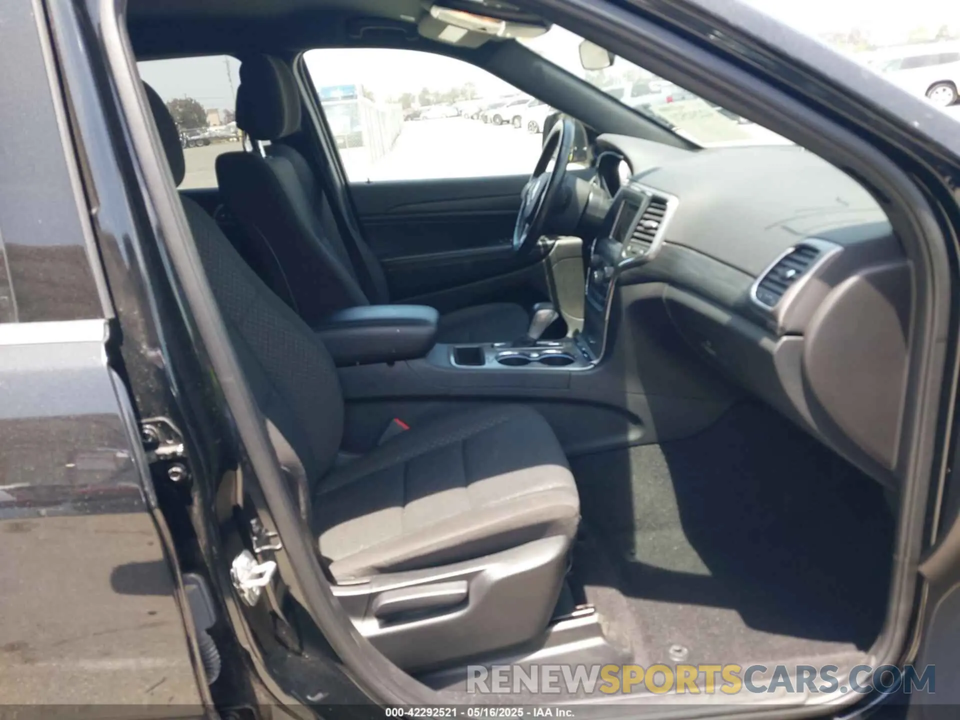 5 Photograph of a damaged car 1C4RJEAG9MC631153 JEEP GRAND CHEROKEE 2021