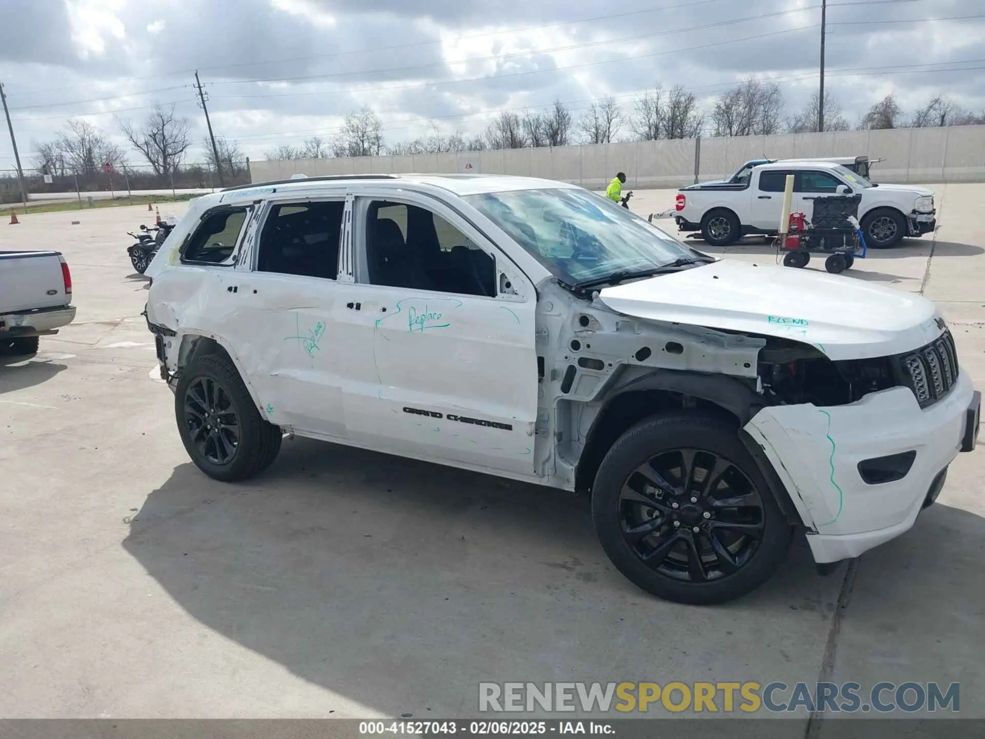 14 Photograph of a damaged car 1C4RJEAG9MC713822 JEEP GRAND CHEROKEE 2021