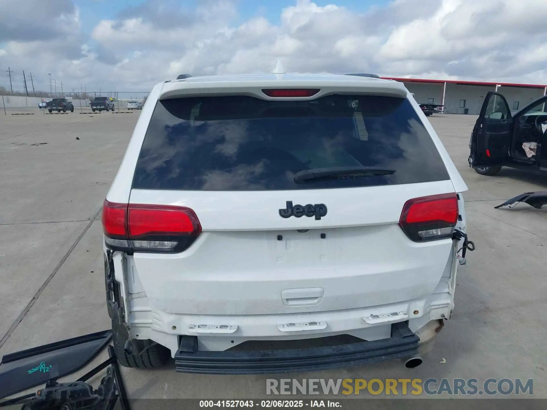 17 Photograph of a damaged car 1C4RJEAG9MC713822 JEEP GRAND CHEROKEE 2021
