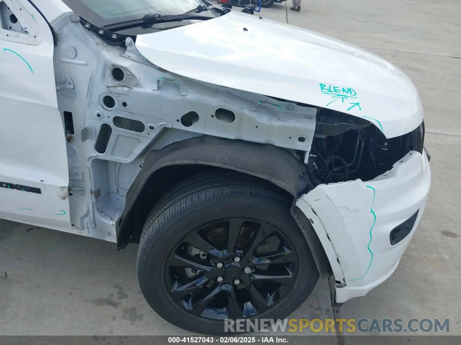 18 Photograph of a damaged car 1C4RJEAG9MC713822 JEEP GRAND CHEROKEE 2021
