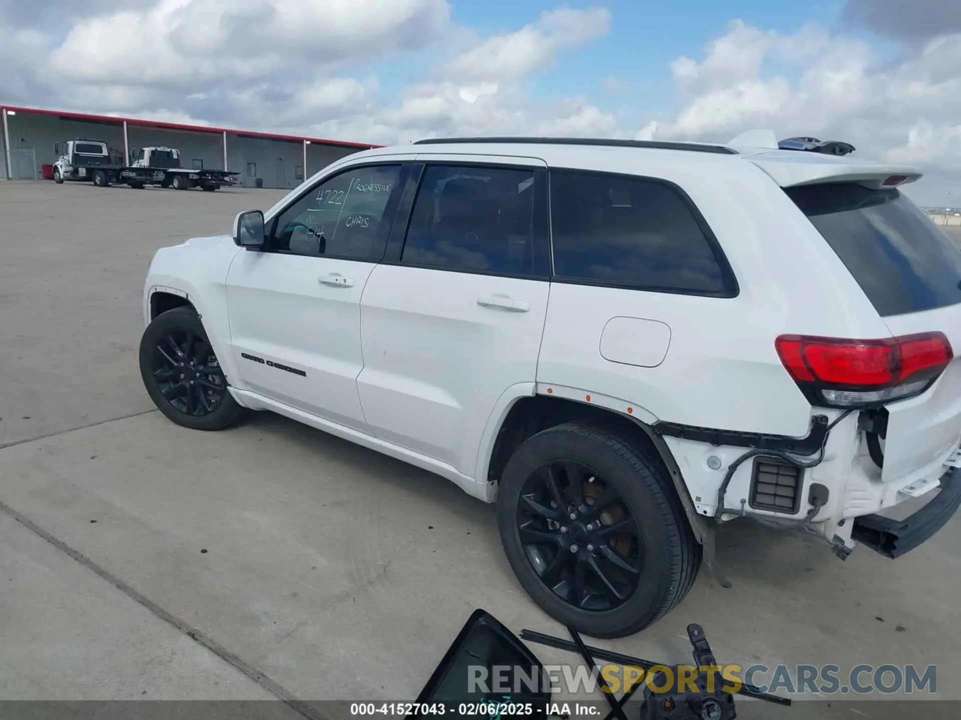 3 Photograph of a damaged car 1C4RJEAG9MC713822 JEEP GRAND CHEROKEE 2021
