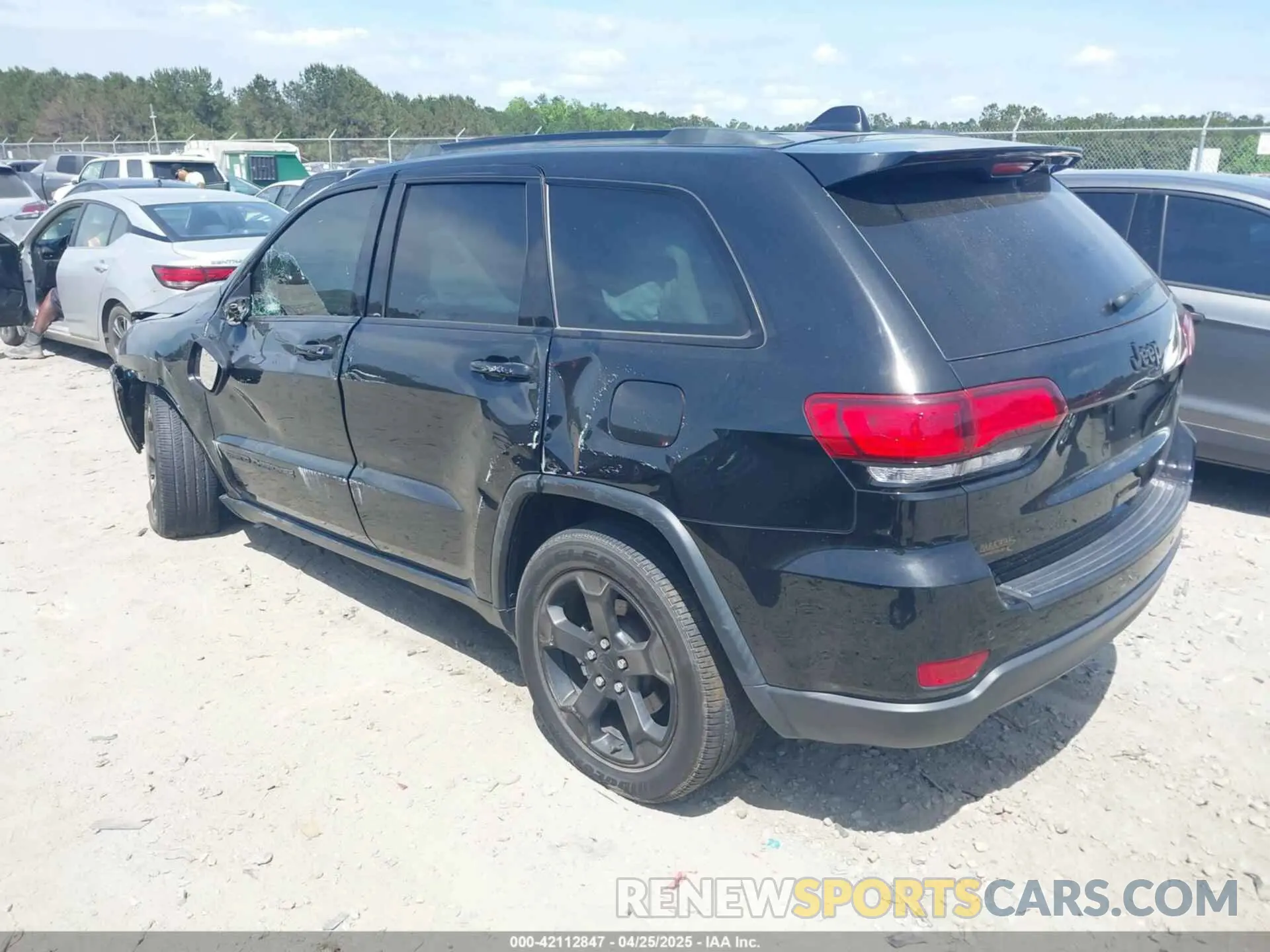 3 Photograph of a damaged car 1C4RJEAG9MC740244 JEEP GRAND CHEROKEE 2021