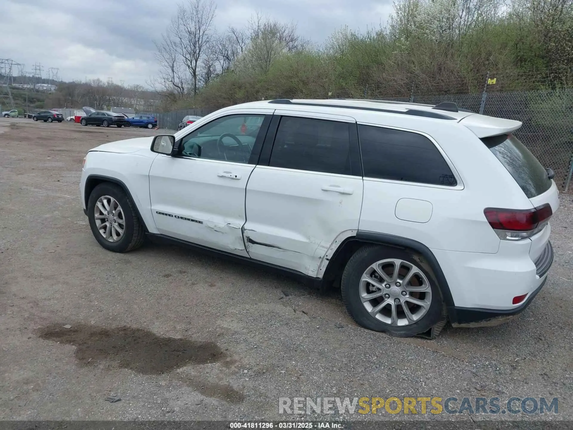 3 Photograph of a damaged car 1C4RJEAGXMC813573 JEEP GRAND CHEROKEE 2021