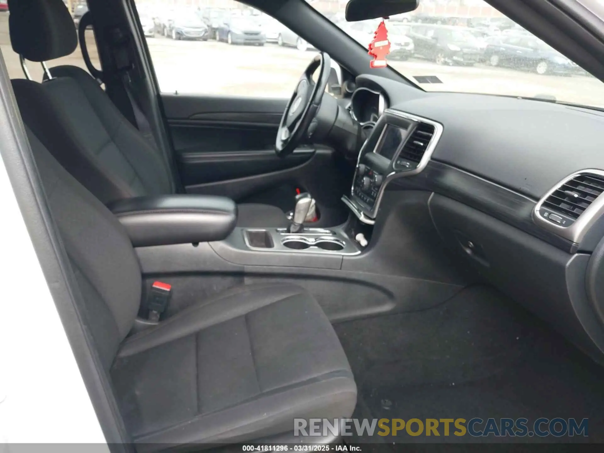 5 Photograph of a damaged car 1C4RJEAGXMC813573 JEEP GRAND CHEROKEE 2021