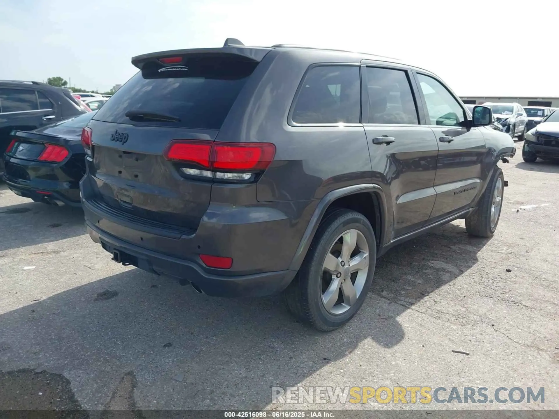 4 Photograph of a damaged car 1C4RJEAGXMC844631 JEEP GRAND CHEROKEE 2021