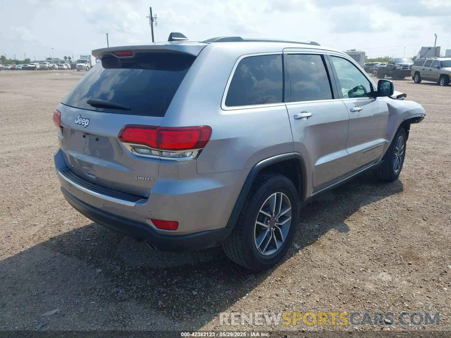 4 Photograph of a damaged car 1C4RJEBG4MC679383 JEEP GRAND CHEROKEE 2021