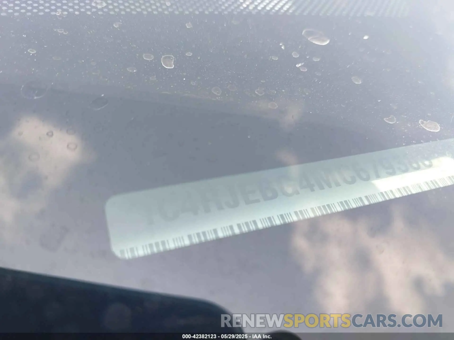 9 Photograph of a damaged car 1C4RJEBG4MC679383 JEEP GRAND CHEROKEE 2021