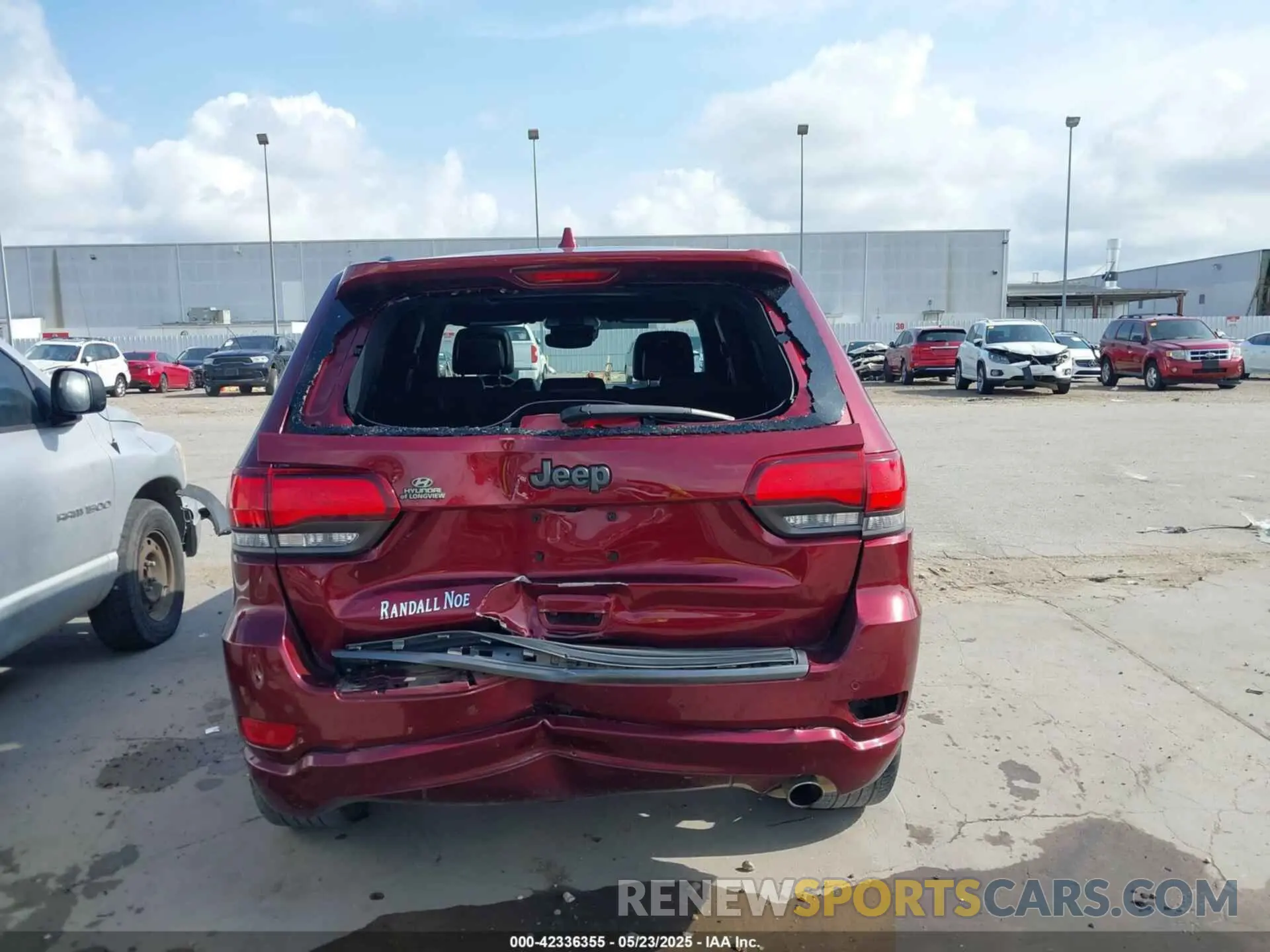 17 Photograph of a damaged car 1C4RJEBG6MC783440 JEEP GRAND CHEROKEE 2021