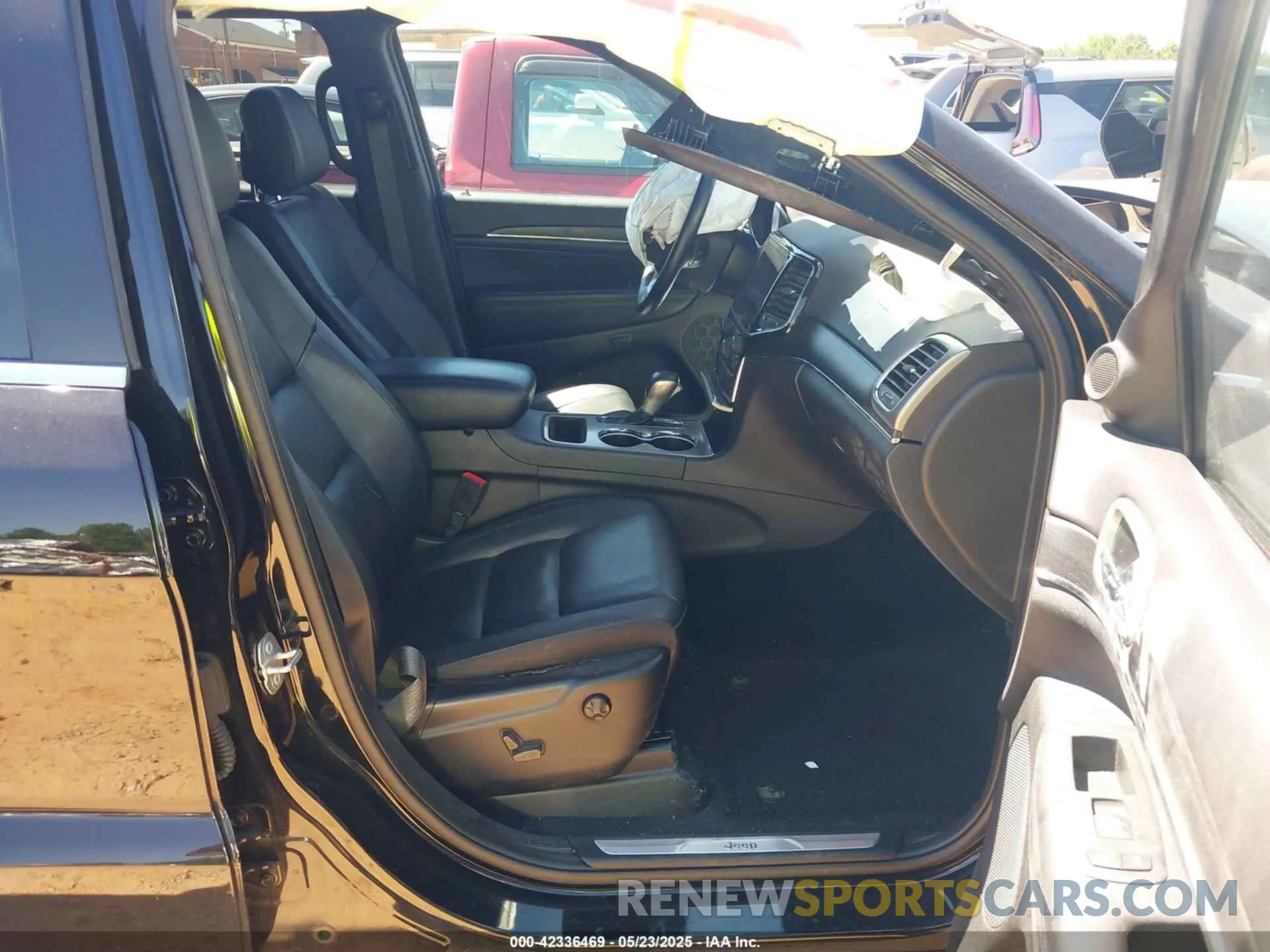 5 Photograph of a damaged car 1C4RJEBG8MC874113 JEEP GRAND CHEROKEE 2021